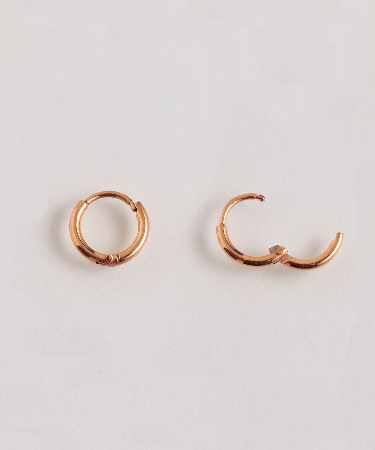 Phoebe「【シリーズ累計販売10000点突破】金属アレルギー対応 ミニフープピアス サージカルステンレス」|ピアス|