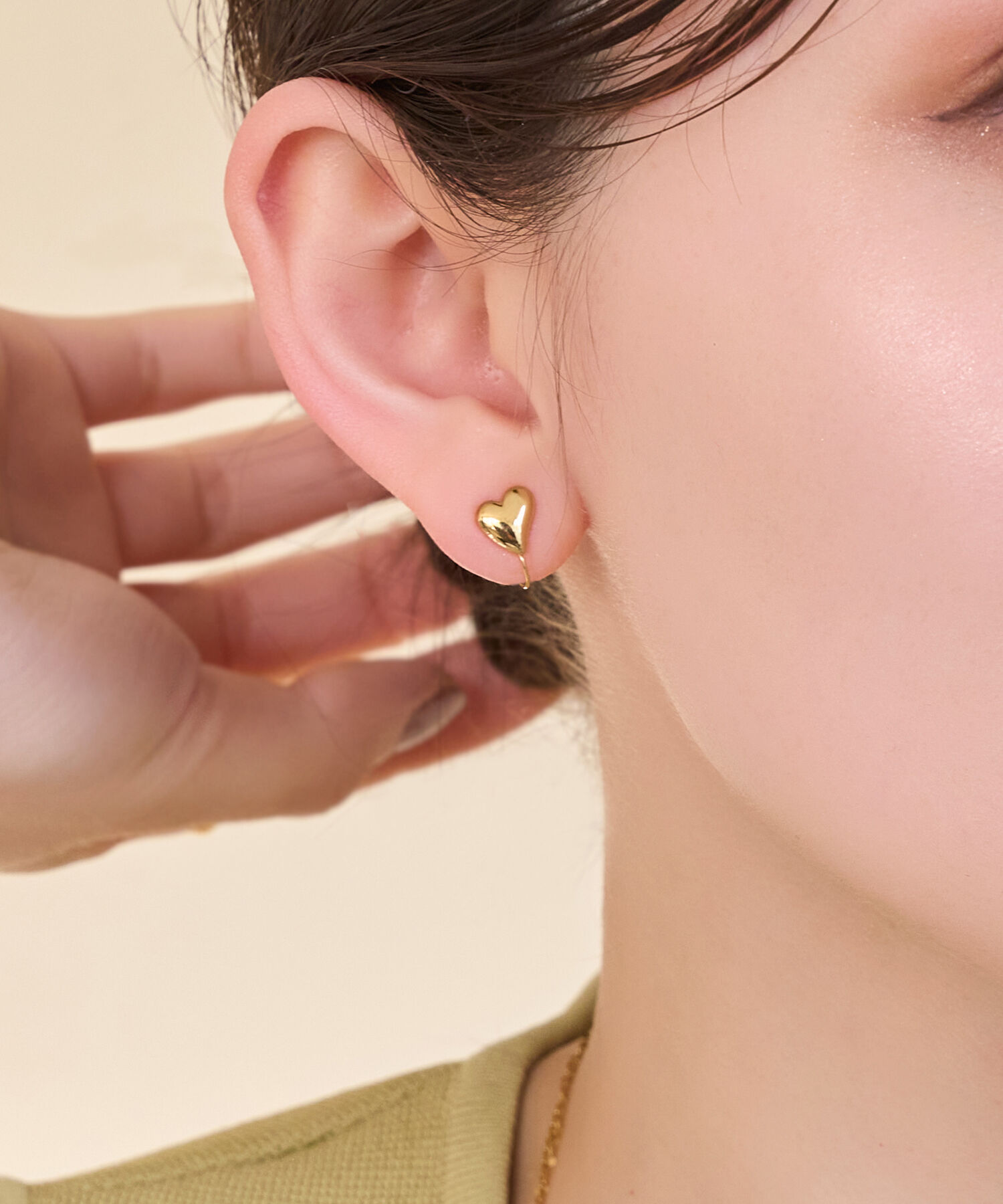 Phoebe「【痛くないシリーズ/金属アレルギー対応】ニュアンスハートライトフィットイヤリング　ゴールド」|イヤリング|