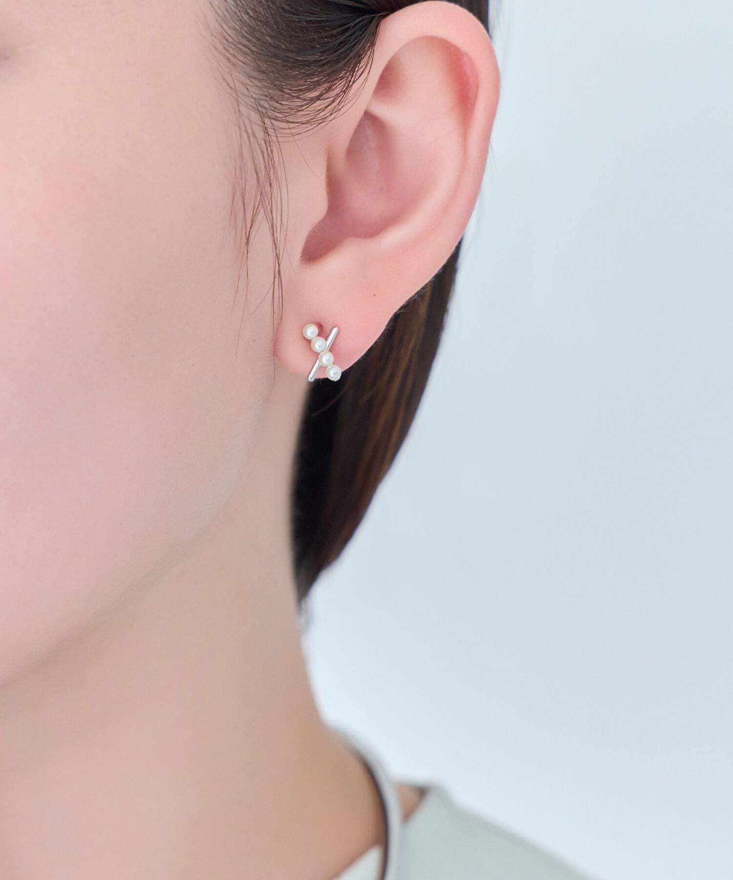 Phoebe「【痛くないシリーズ/金属アレルギー対応】パールクロスライトフィットイヤリング　シルバー」|イヤリング|