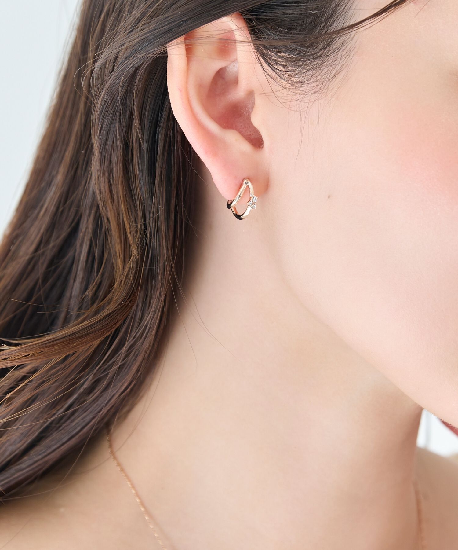 Phoebe「【痛くないシリーズ/アレルギー対応】シャイニーダブルフープライトフィットイヤリング　シャンパン」|イヤリング|