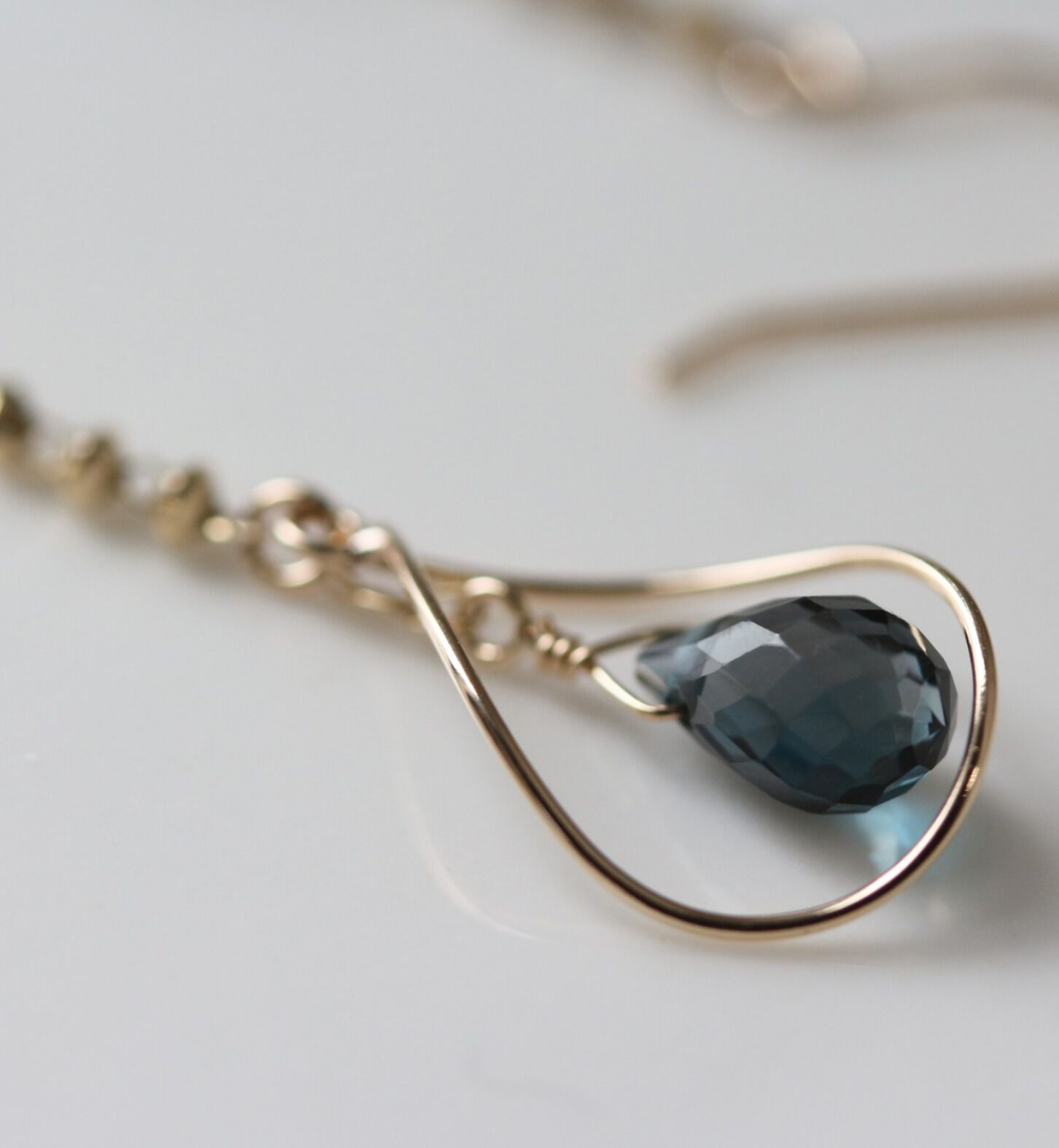  「ロンドンブルートパーズ フック ピアス | K10YG」|ピアス|