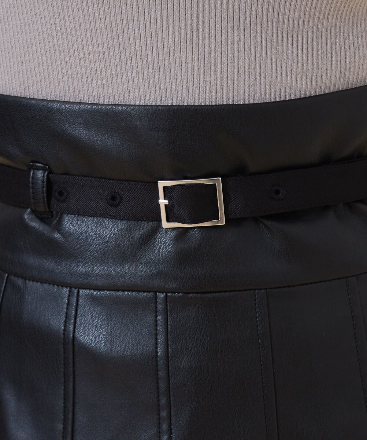 REDYAZEL「フェイクレザータックプリーツミニスカート」|フレア|