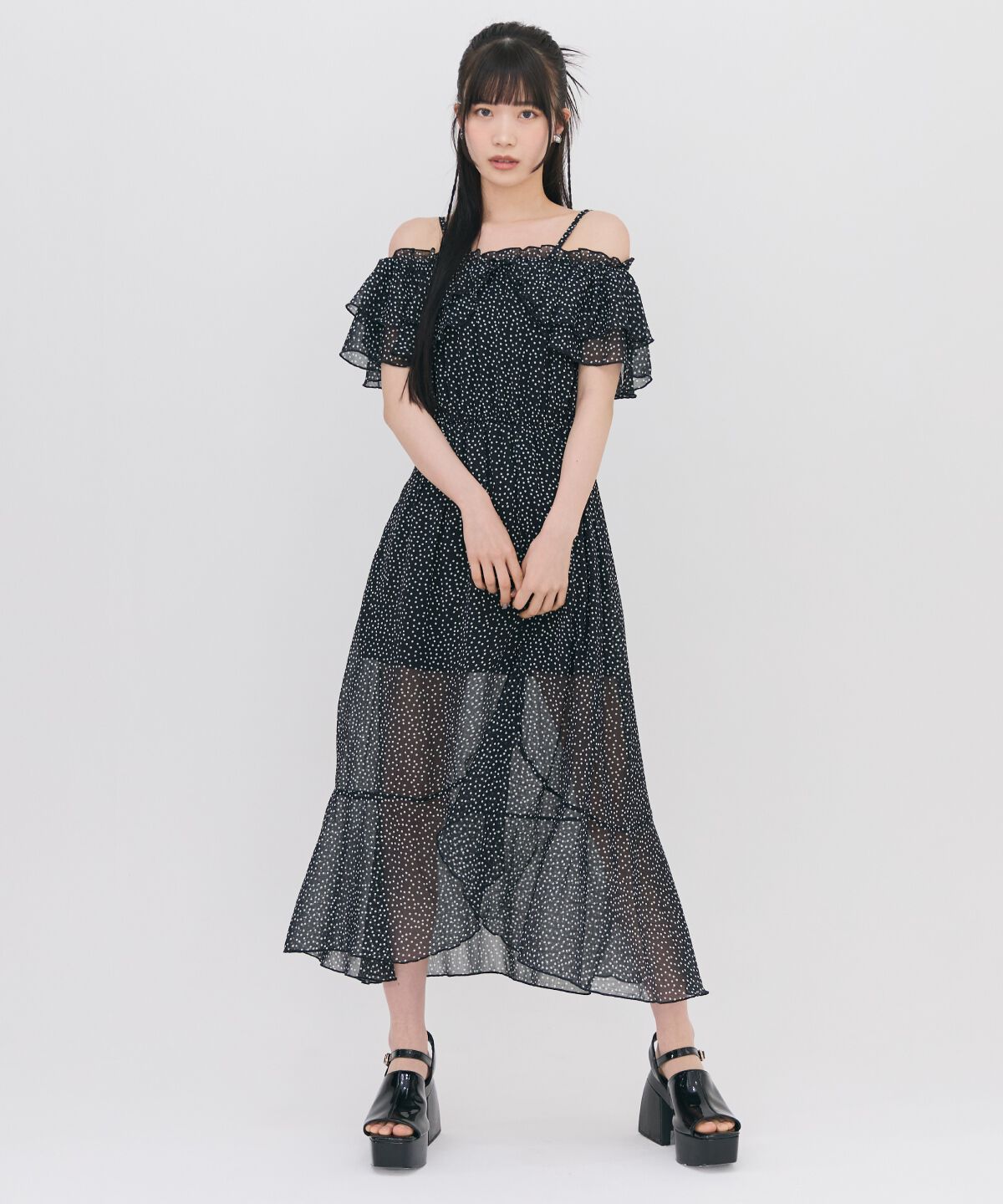REDYAZEL「ランダムドットオフショルシフォンワンピース」|ワンピース|ブラック