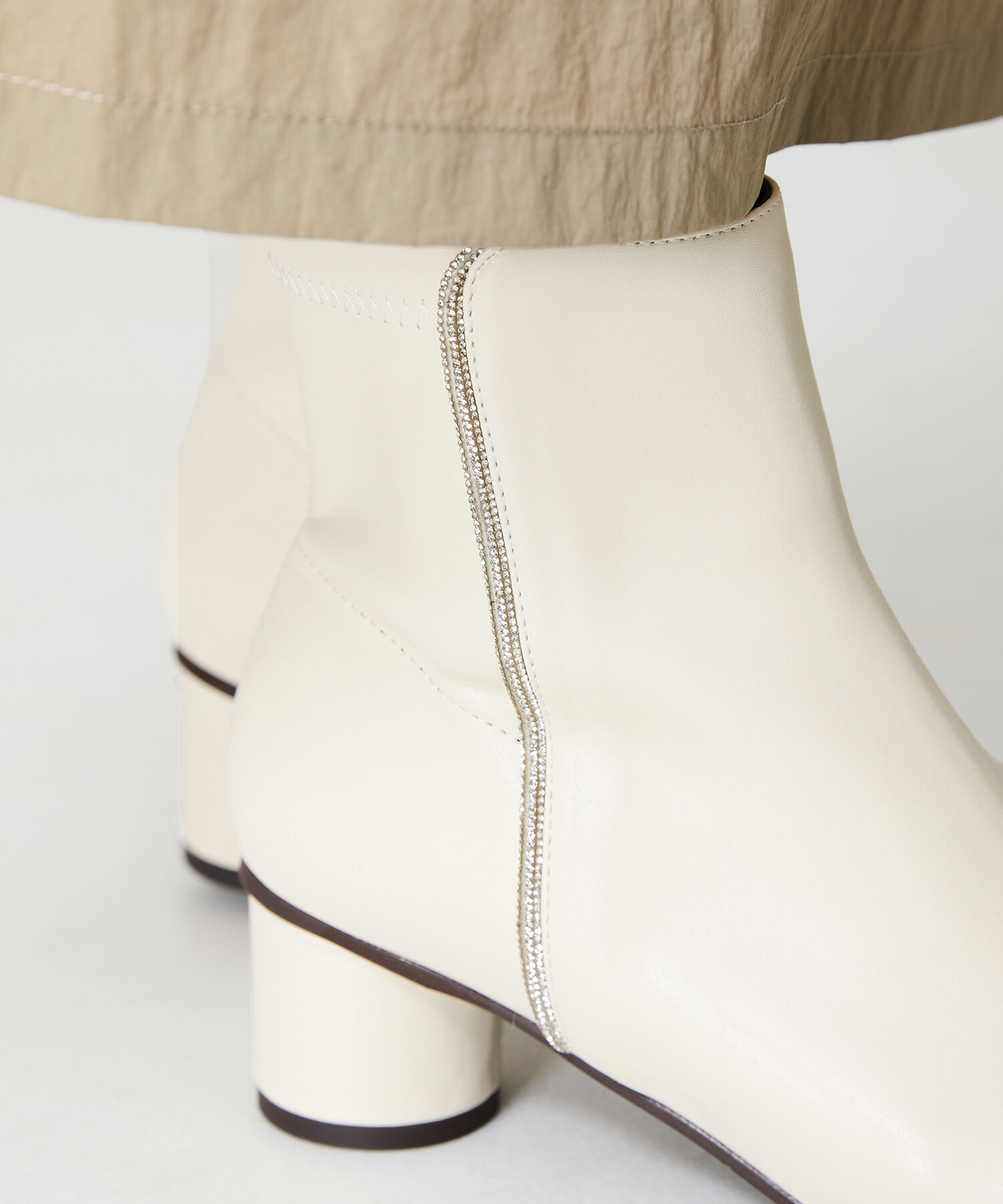 WA Oriental TRaffic「●2024秋冬新作●ラインストーン切替ショートブーツ/42404」|ショートブーツ|