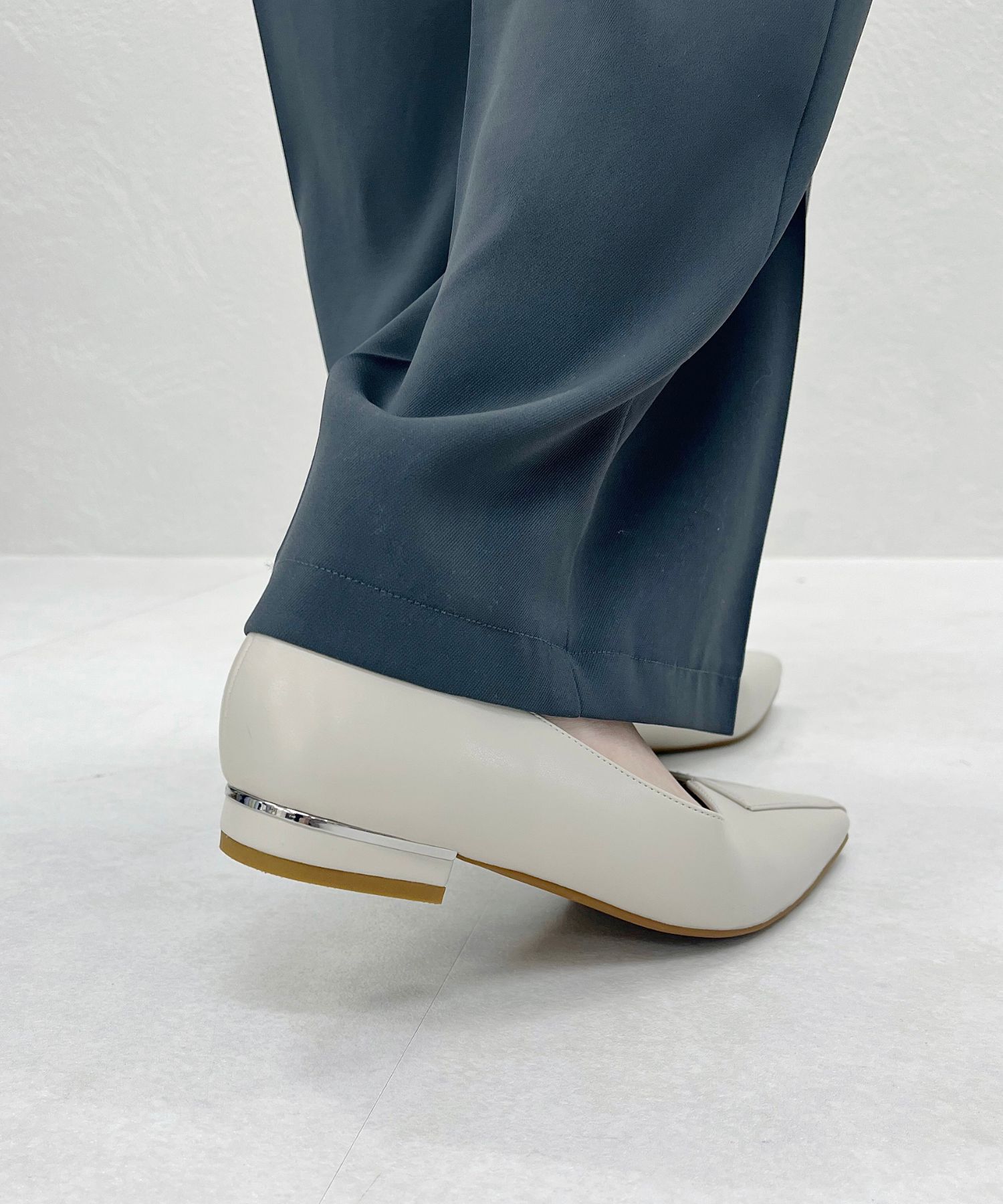 ORiental TRaffic「【WEB限定】アシンメトリーデザイン フラット パンプス /55102 通勤靴 すっきりシルエット」|パンプス|