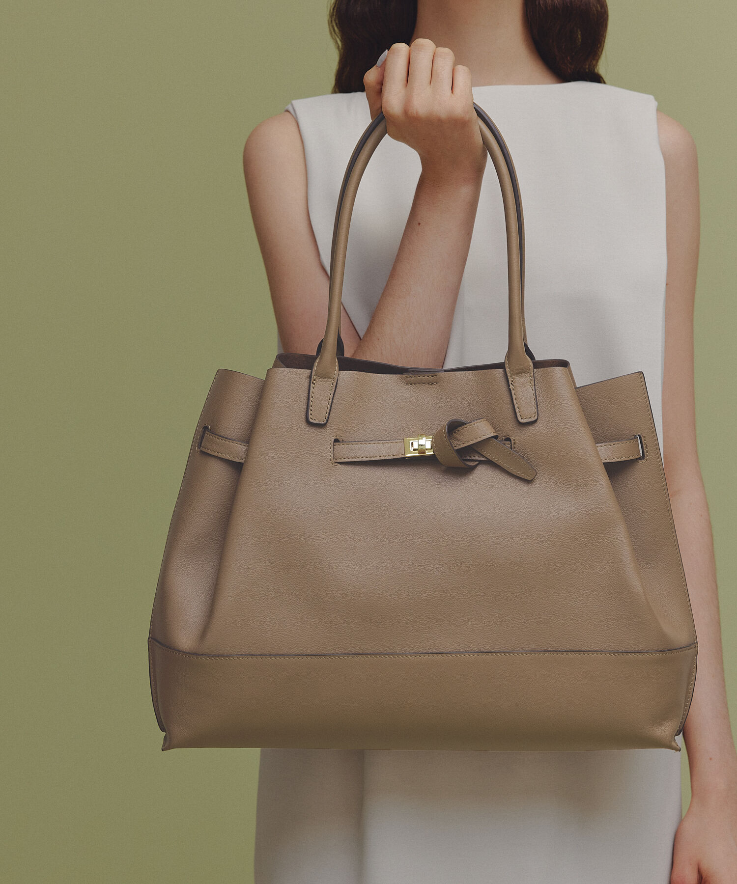 TOPKAPI TREASURE「シュリンクレザー ベルトデザインA4トートバッグ」|トートバッグ|グレージュ