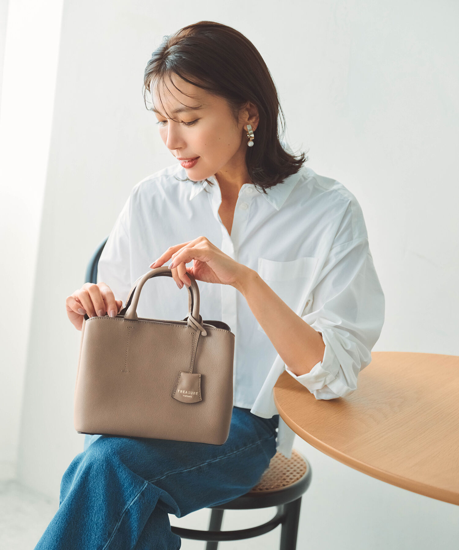 TOPKAPI TREASURE「フロントステッチ レザーミニショルダーバッグ」|ショルダー・メッセンジャー|グレージュ