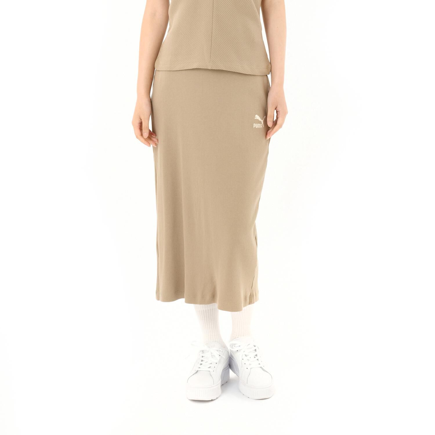 PUMA「【PUMA ｳｪｱ】W CLASSICS RIBBED MIDI SKIRT」|チノ|ベージュ