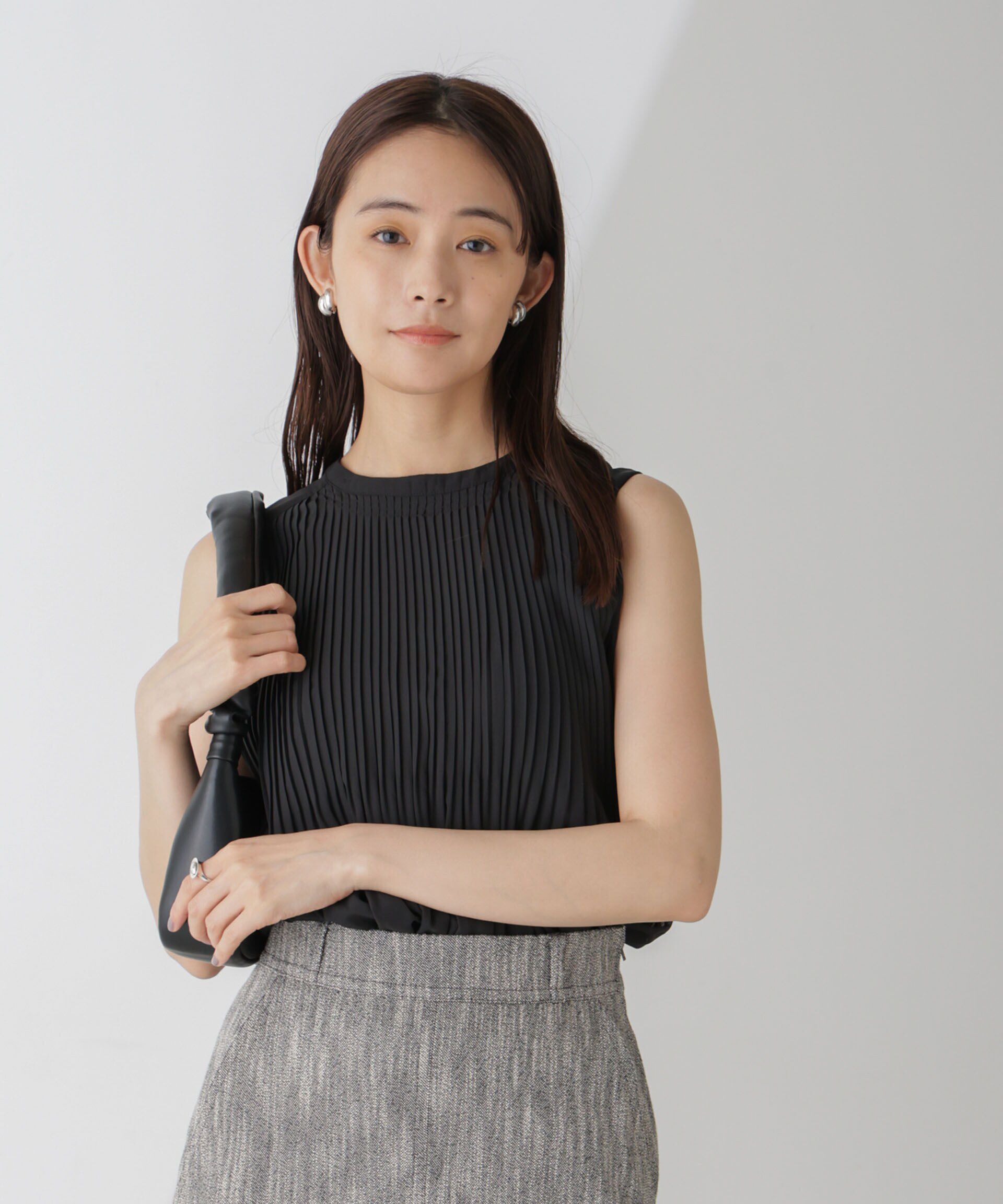 nano･universe「プリーツノースリーブブラウス」|シャツ・ブラウス|ブラック