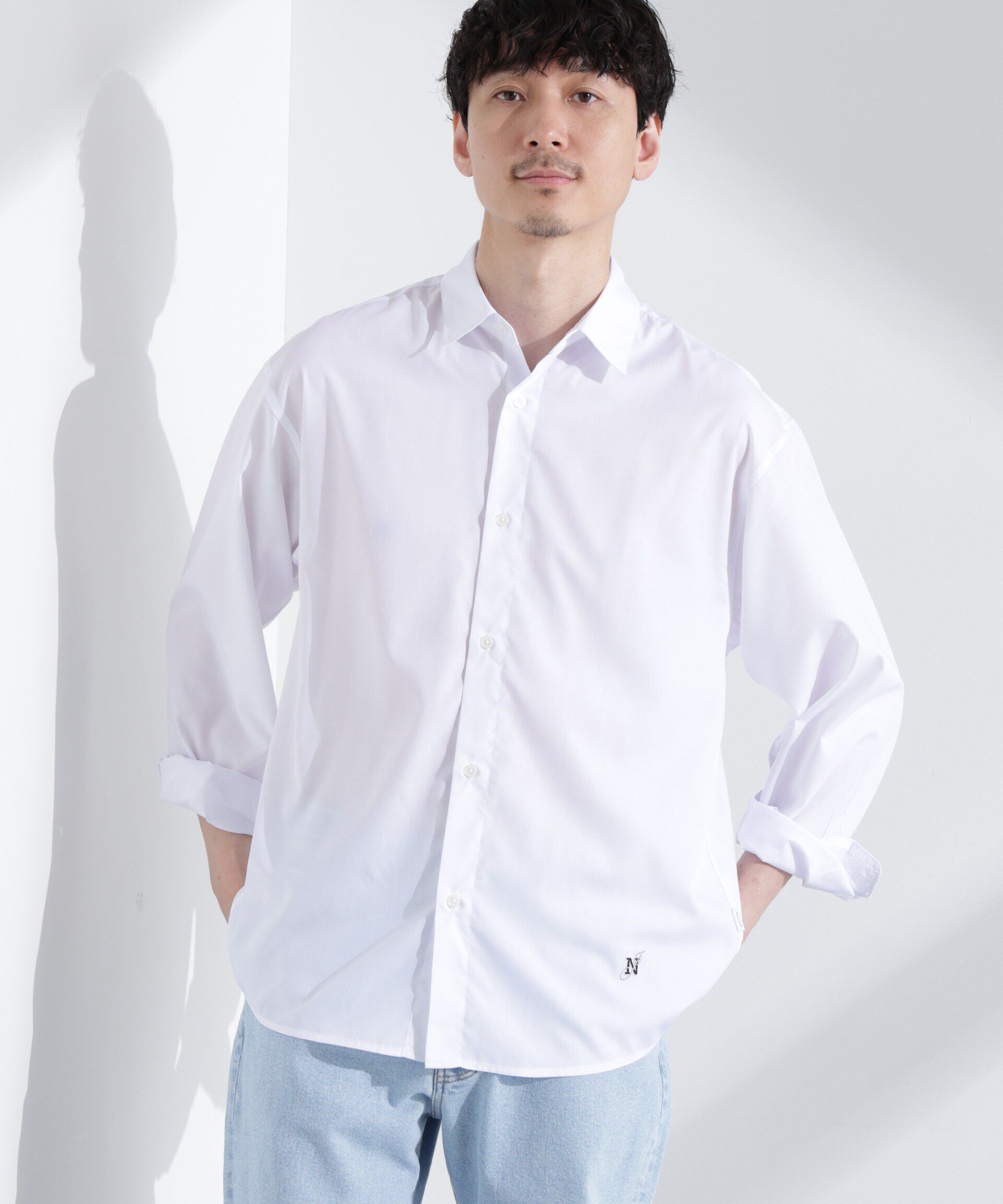 nano･universe「「NJ/CLUB」ロゴ刺繍リラックスレギュラーカラーシャツ」|シャツ・ブラウス|ホワイト