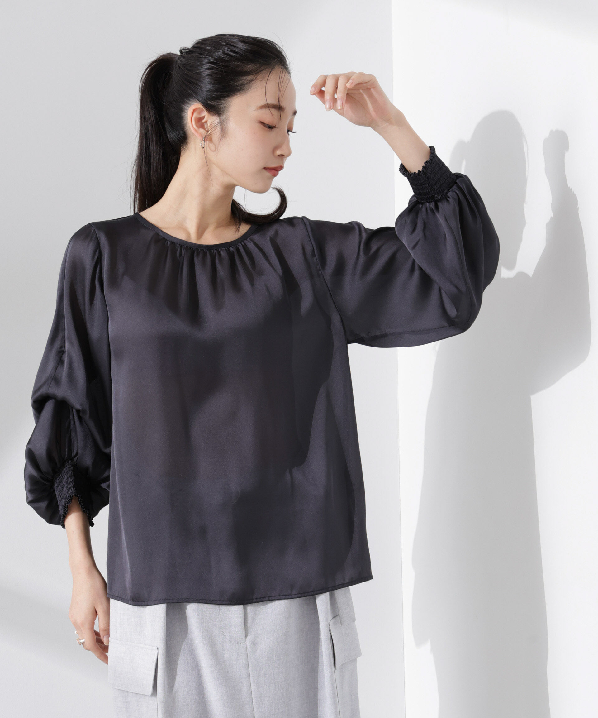 nano･universe「2WAYデザインスリーブサテンブラウス」|シャツ・ブラウス|