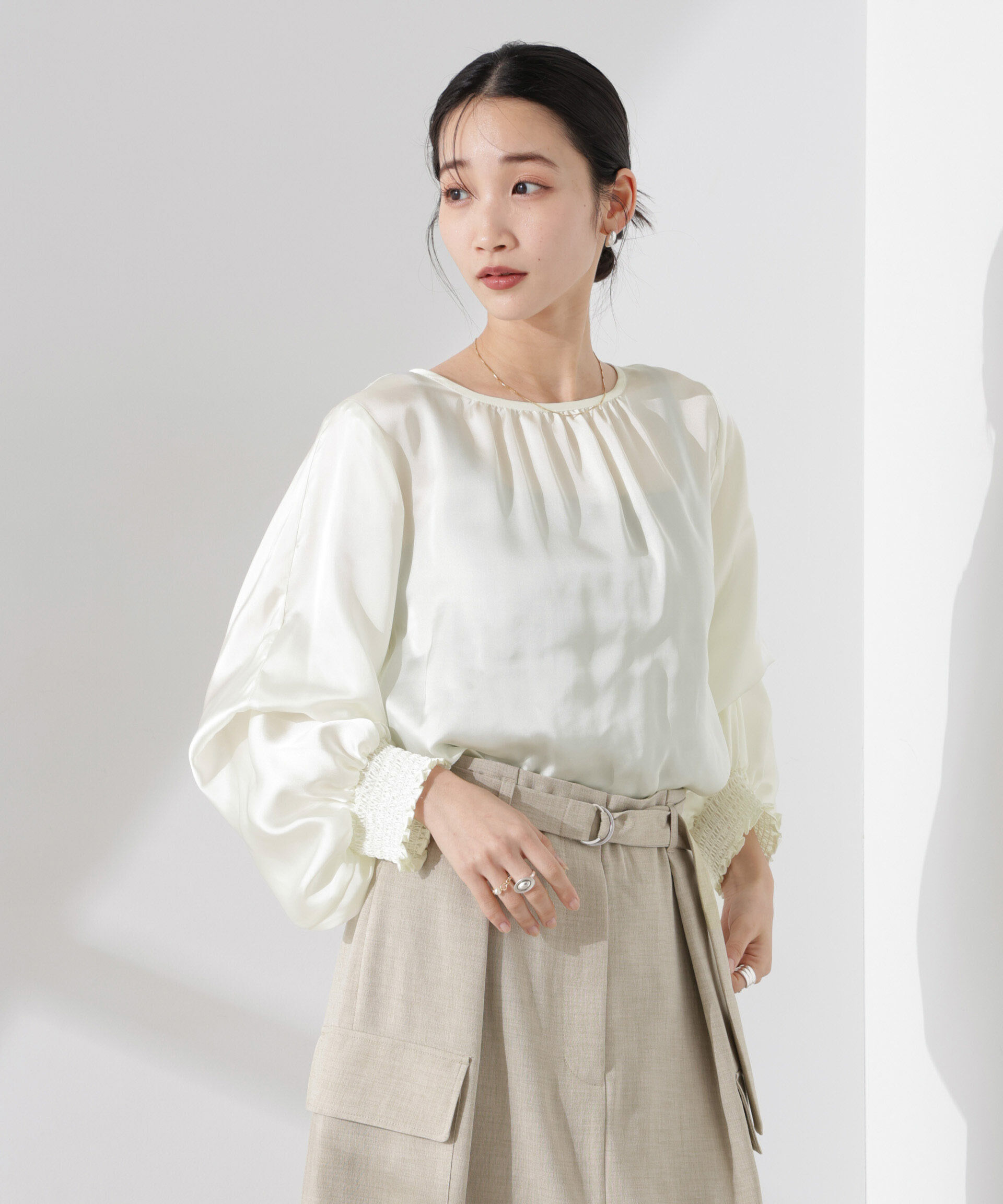 nano･universe「2WAYデザインスリーブサテンブラウス」|シャツ・ブラウス|