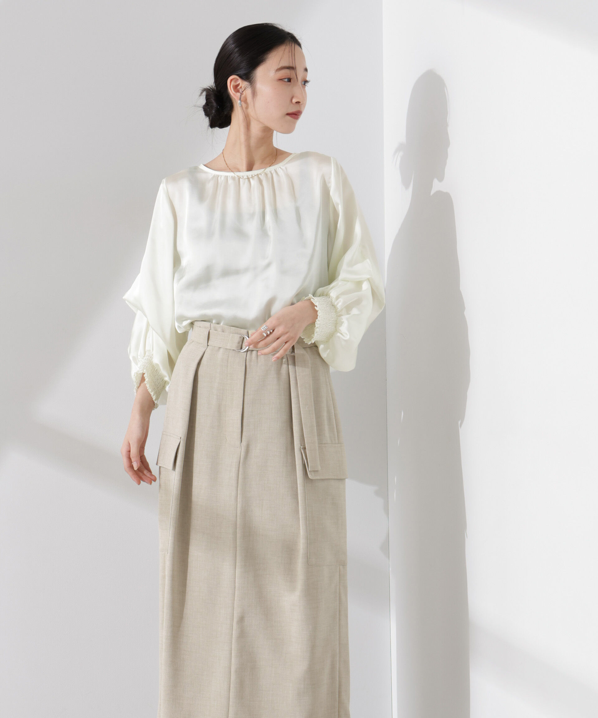 nano･universe「2WAYデザインスリーブサテンブラウス」|シャツ・ブラウス|