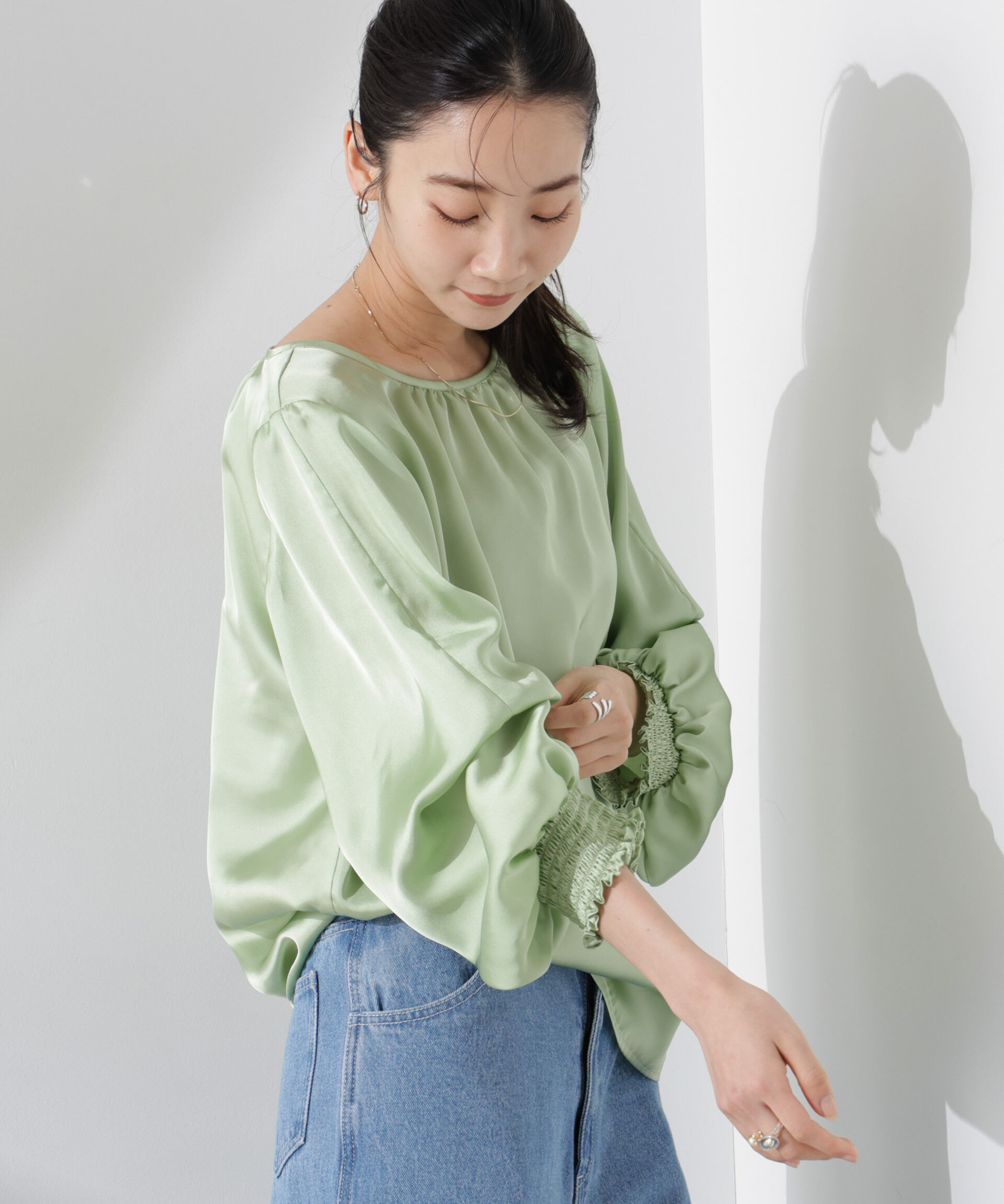 nano･universe「2WAYデザインスリーブサテンブラウス」|シャツ・ブラウス|