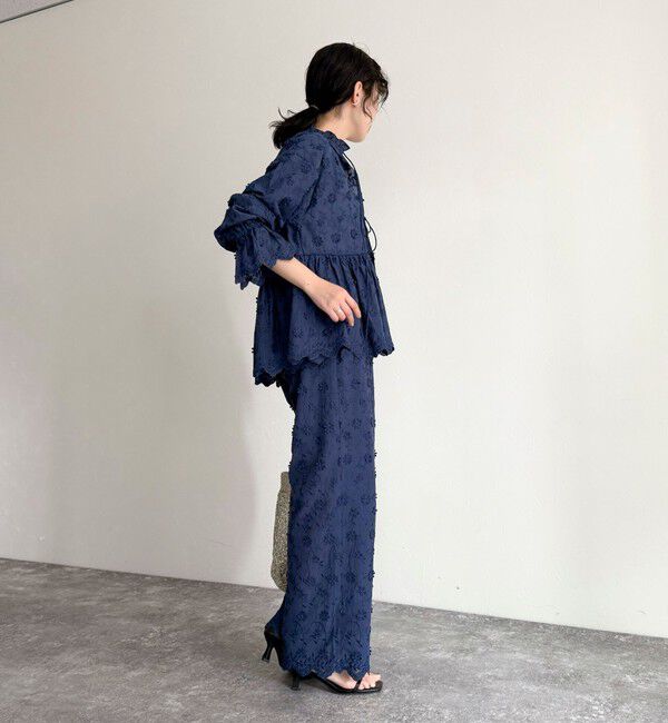 fredy emue「3D刺繍スカラップイージーパンツ」|チノ|