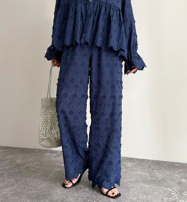 fredy emue「3D刺繍スカラップイージーパンツ」|チノ|