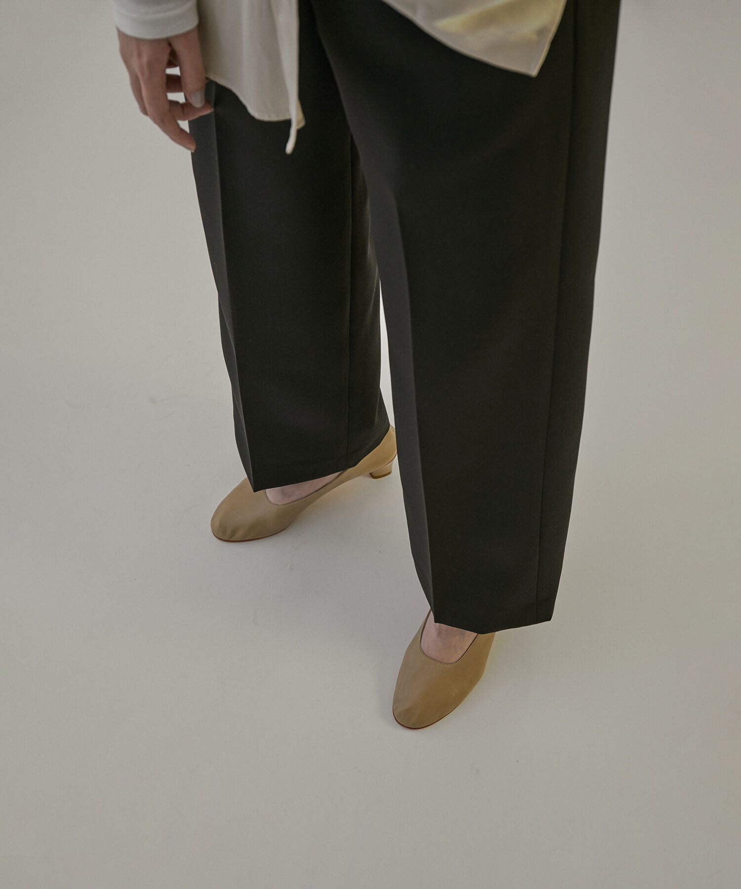 SALON adam et rope'「エコツイルスタイルアップワイドパンツ【洗える】」|チノ|