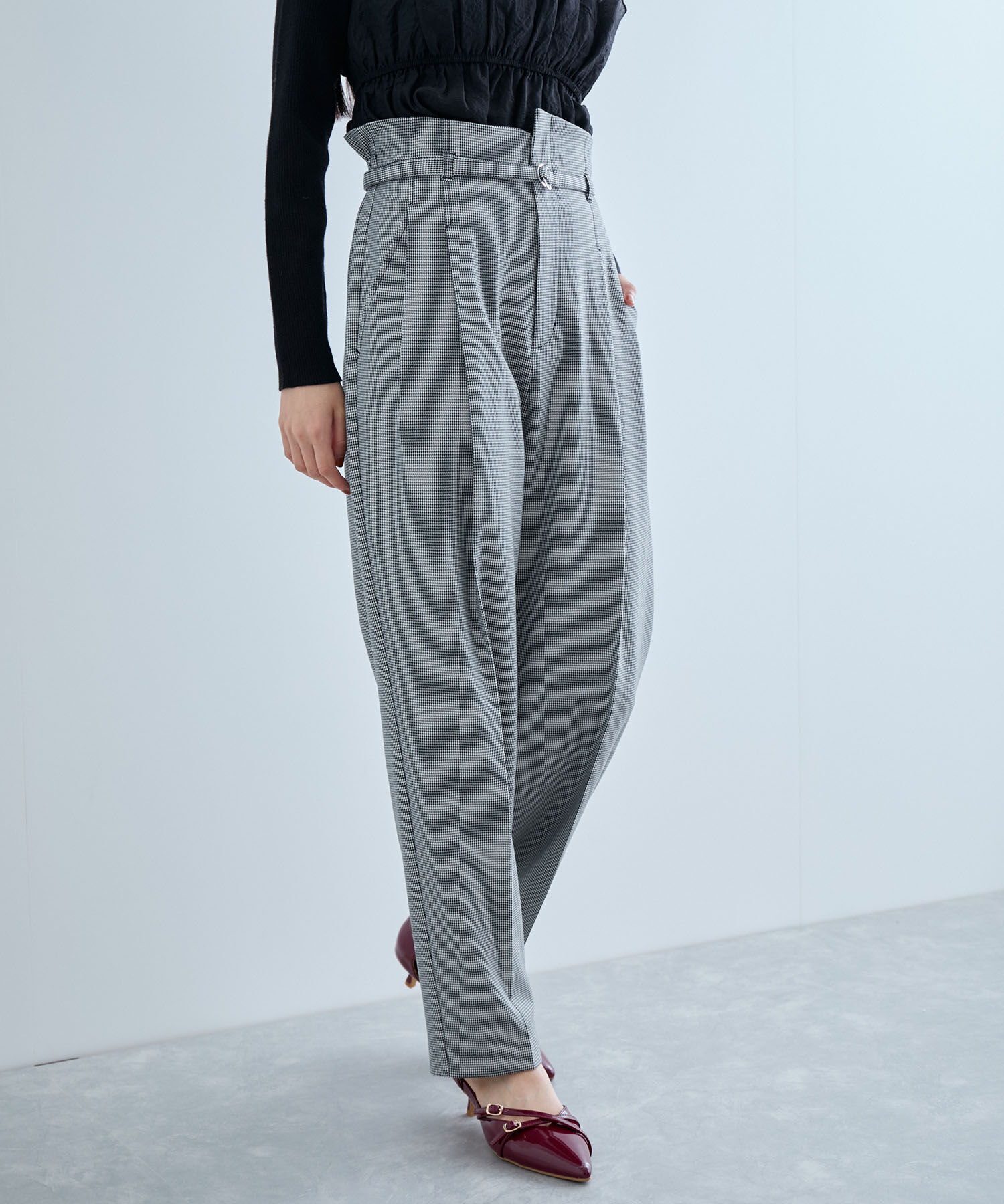 VIS「【美warm】ストレッチベルト付きハイウエストテーパードパンツ【アンチピリング/防シワ/洗える】」|チノ|