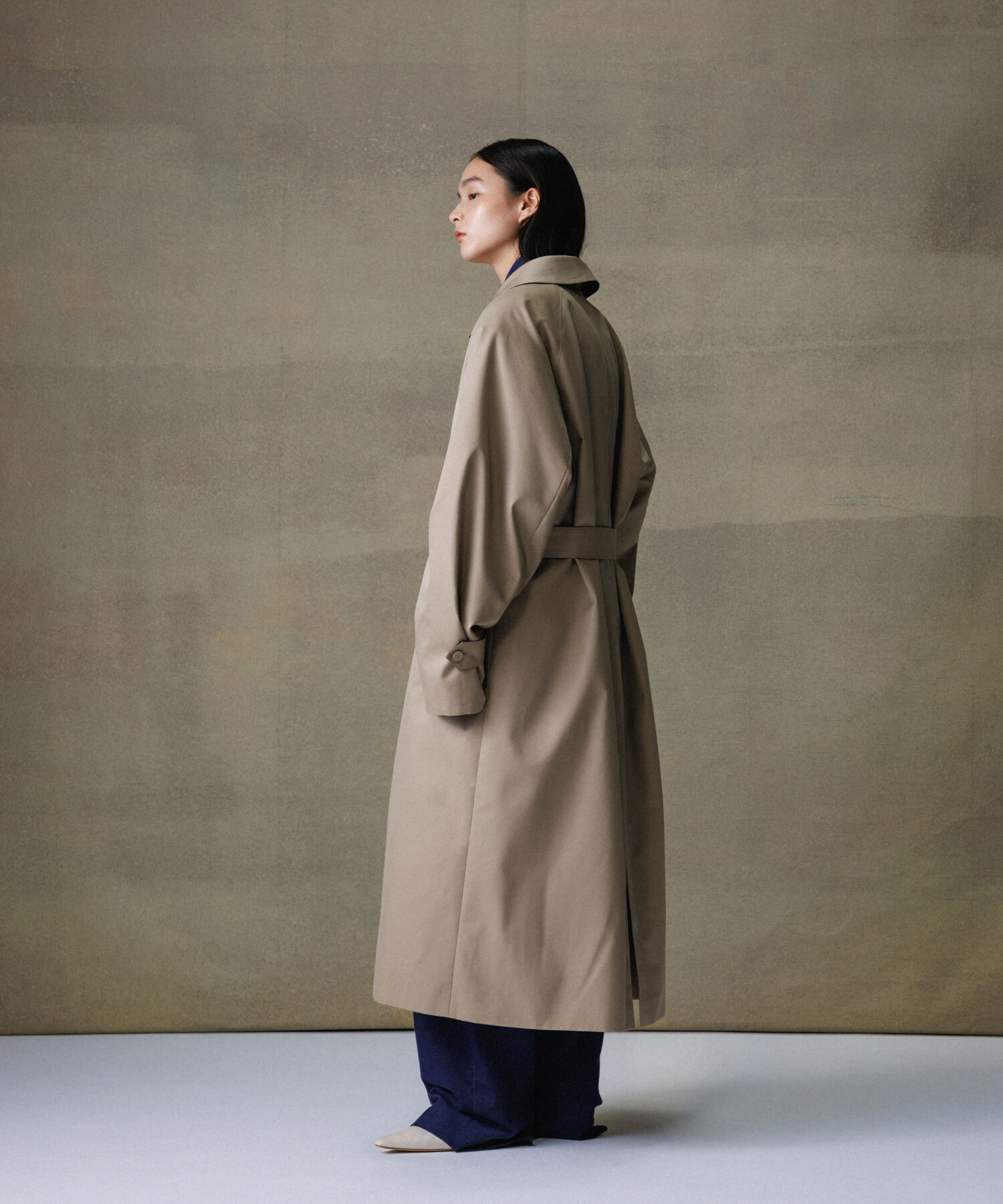 ADAM ET ROPE'「《撥水》ライトウェイトギャバ オーバーサイズ ロング トレンチコート / ユニセックス」|トレンチコート|