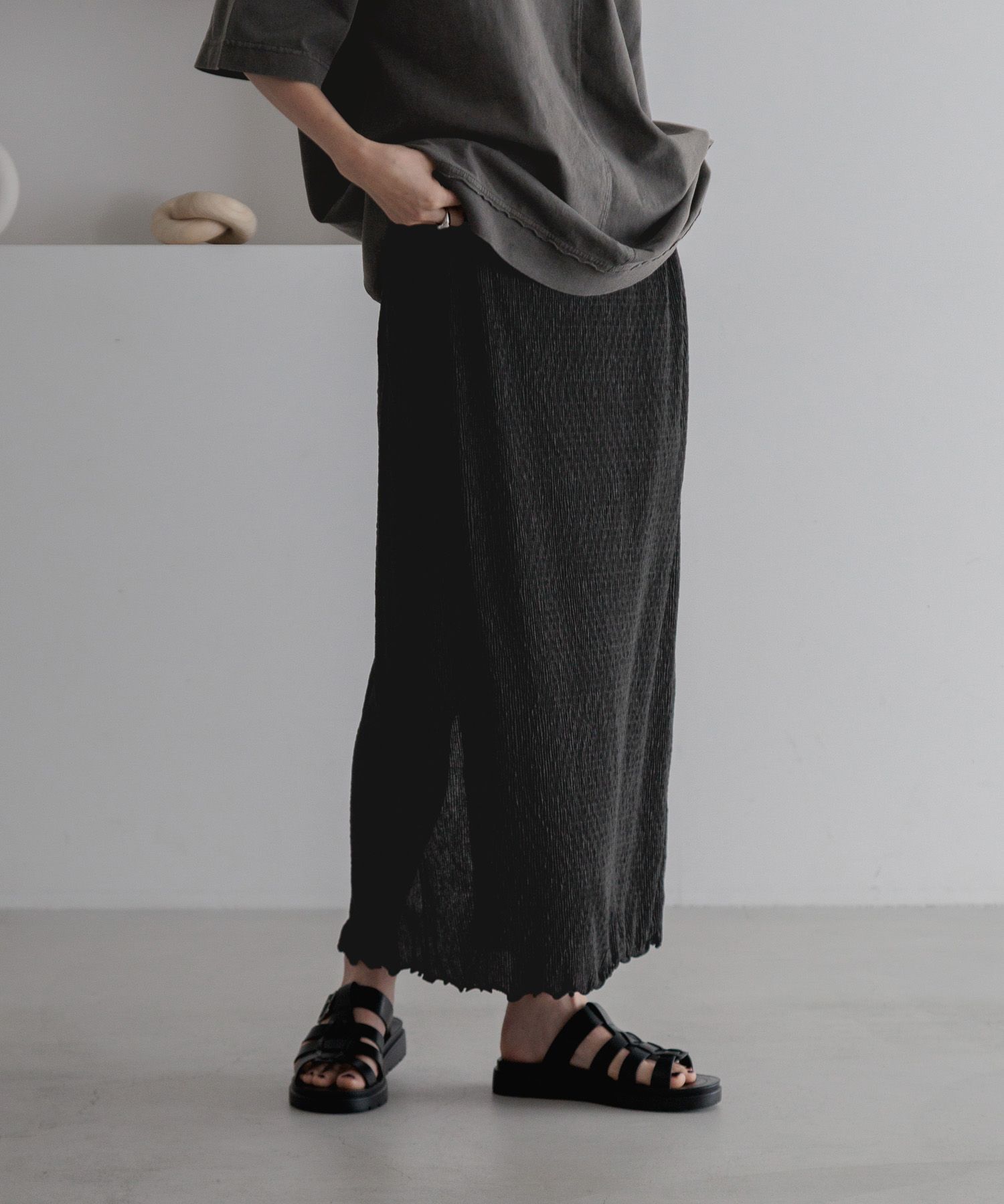 LOWRYS FARM「シャイニープリーツタイトスカート」|スカート|BLK