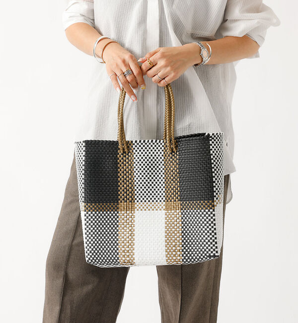 Rouge vif「【MOON BIRD/ムーンバード】手編みのメルカドバッグM/手編み/正方形【W」|トートバッグ|ブラック系その他1