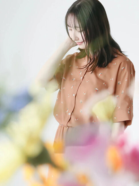 Te chichi TERRASSE「【日比谷花壇コラボ】プリントクロップドシャツ（セットアップ可）」|シャツ・ブラウス|キャメル