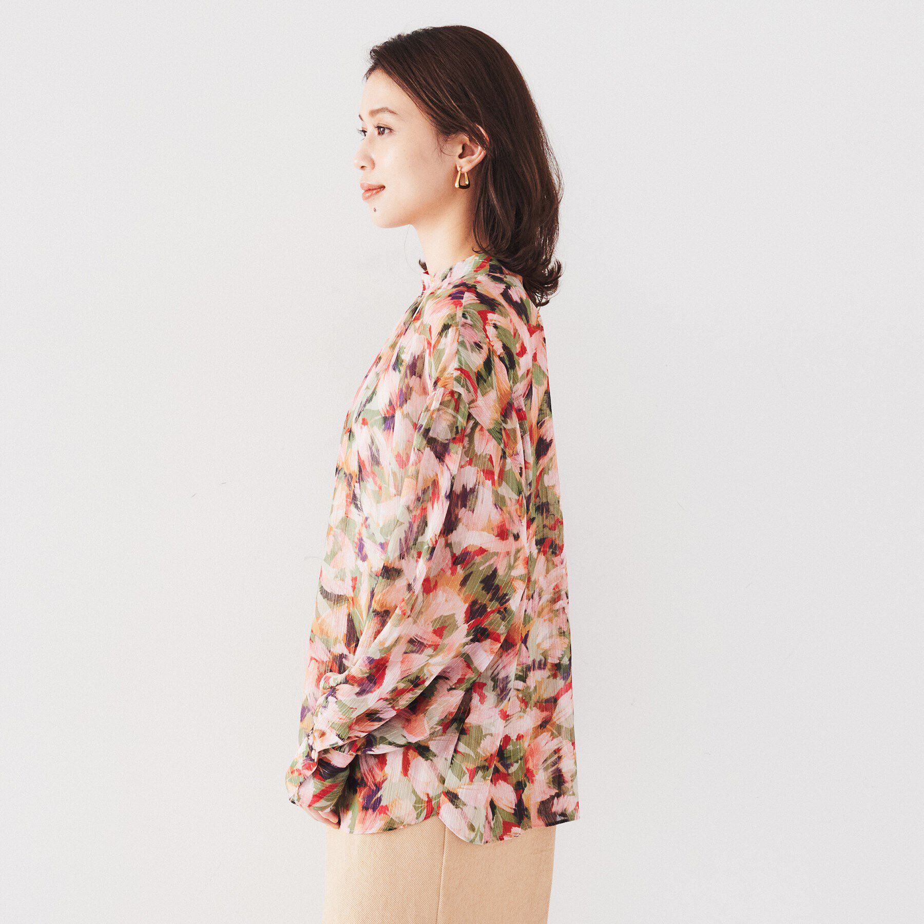 UNTITLED「【柄ブラウス/同素材ワンピースあり】楊柳ラメシフォン リーフプリントブラウス」|シャツ・ブラウス|