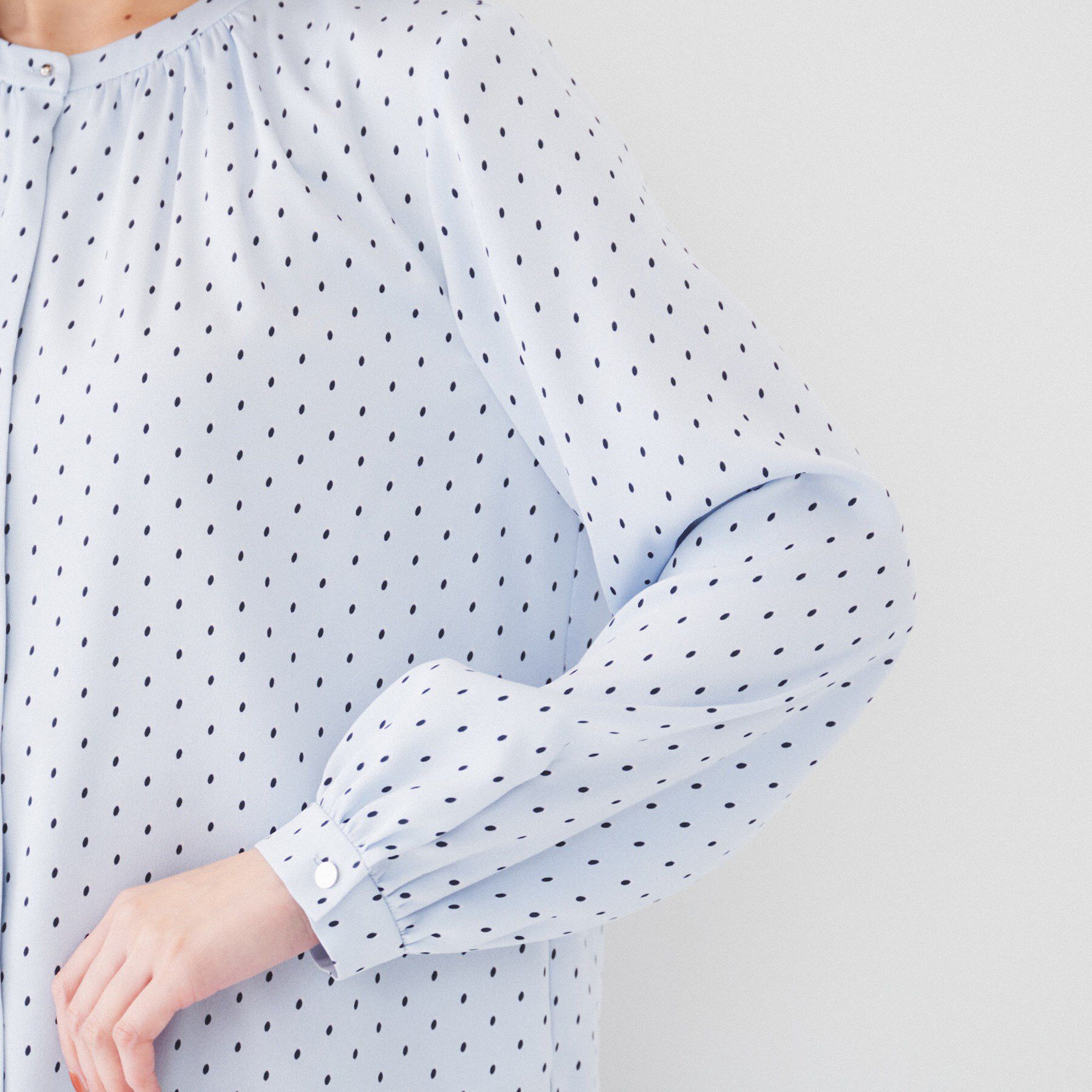 UNTITLED「【通勤】オーバルドットブラウス」|シャツ・ブラウス|