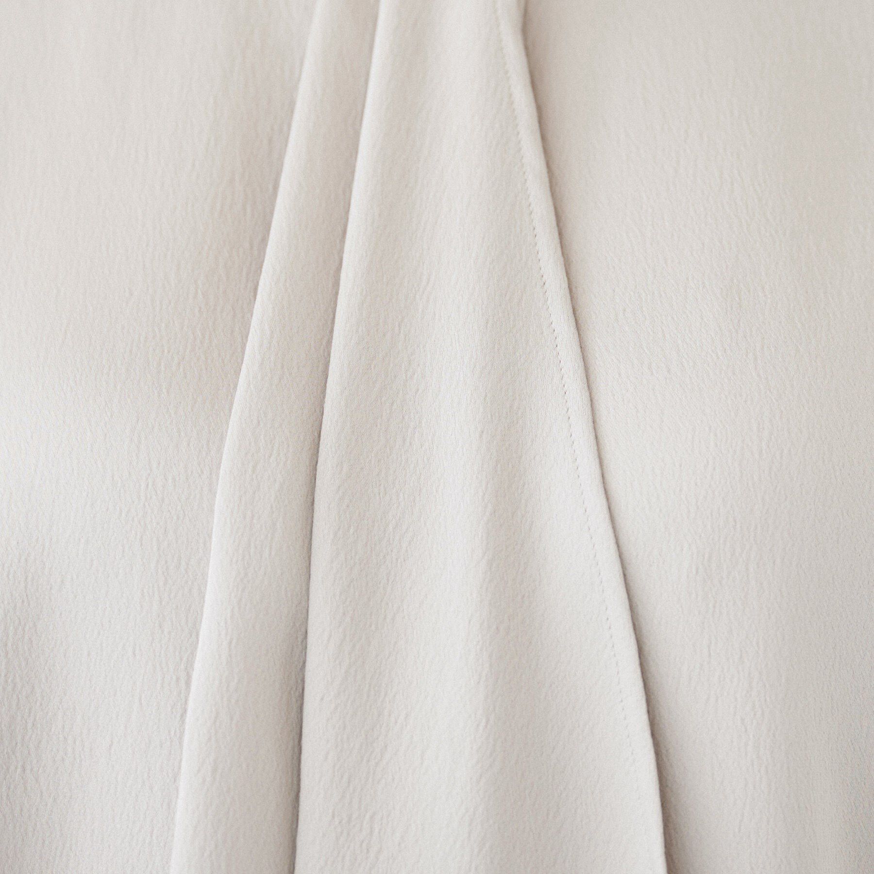 UNTITLED「【通勤】サテン ラッフル風ブラウス」|シャツ・ブラウス|