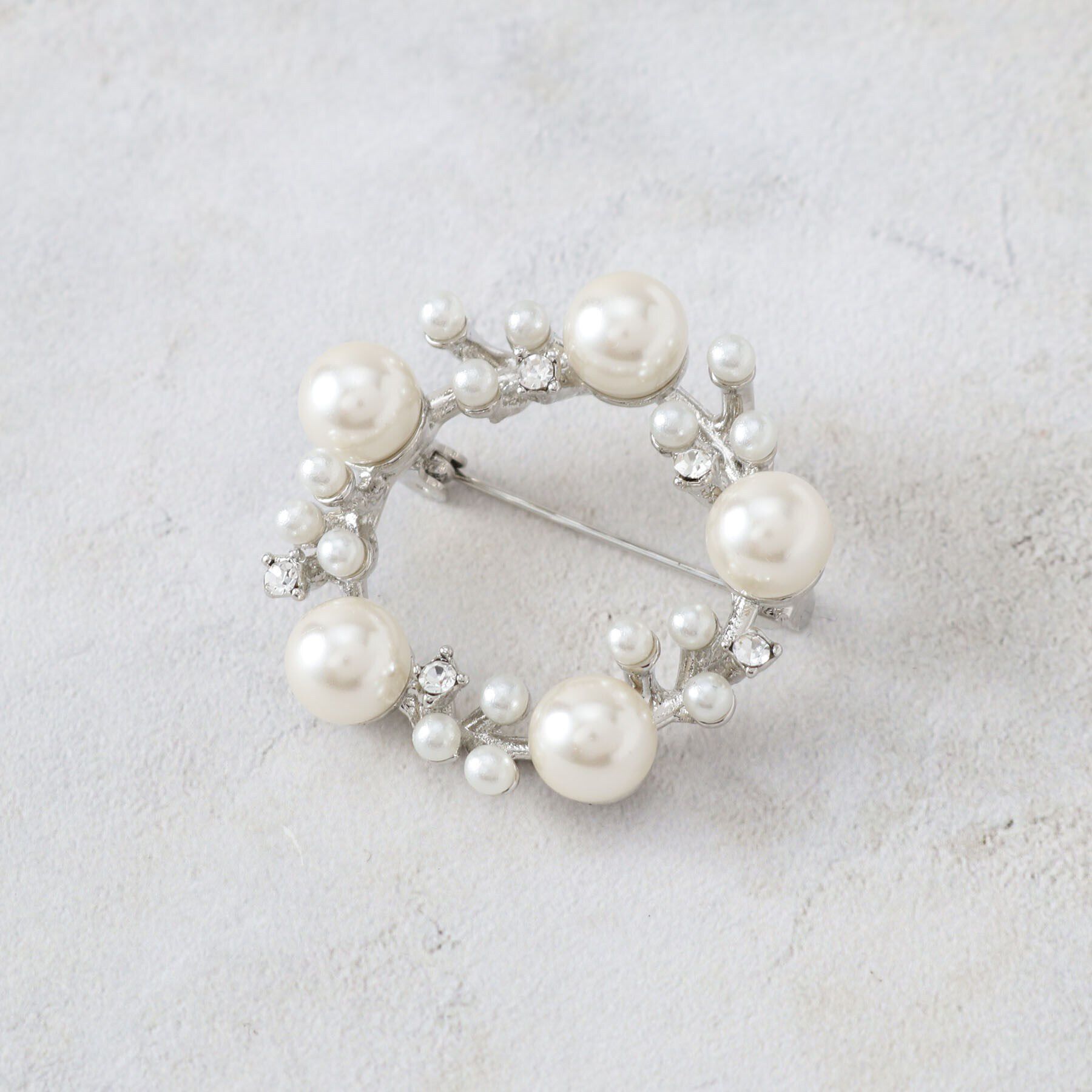 grove「ラウンドパール調ブローチ【入卒対応可】」|ブローチ・コサージュ|シルバー(006)