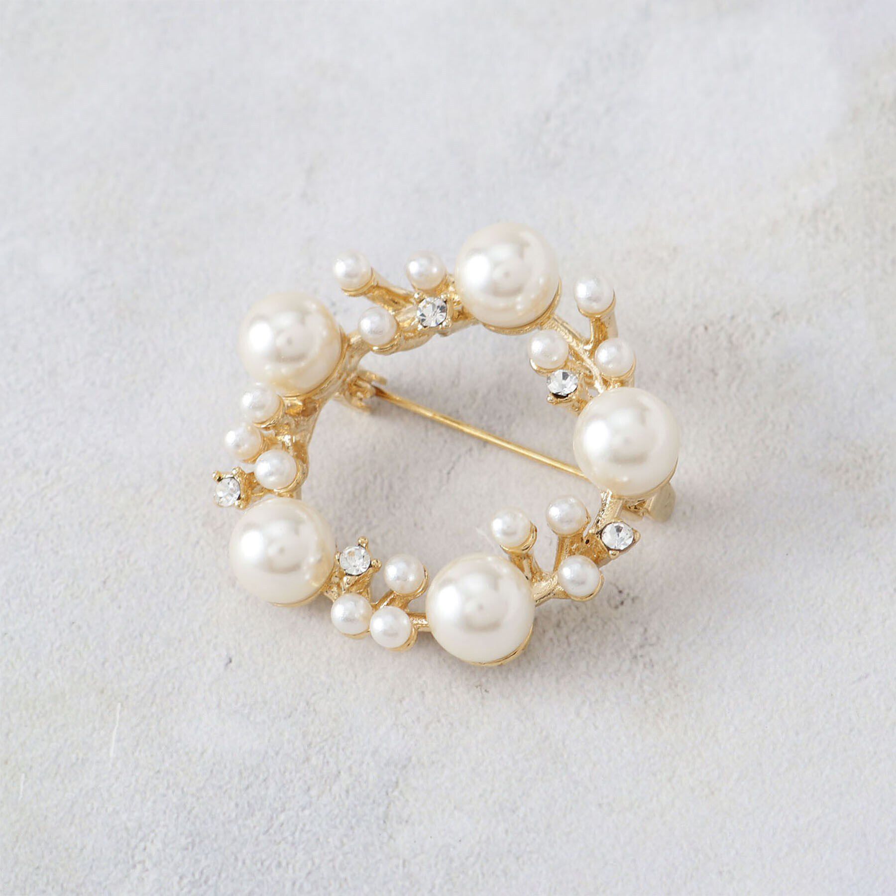 grove「ラウンドパール調ブローチ【入卒対応可】」|ブローチ・コサージュ|ゴールド(007)