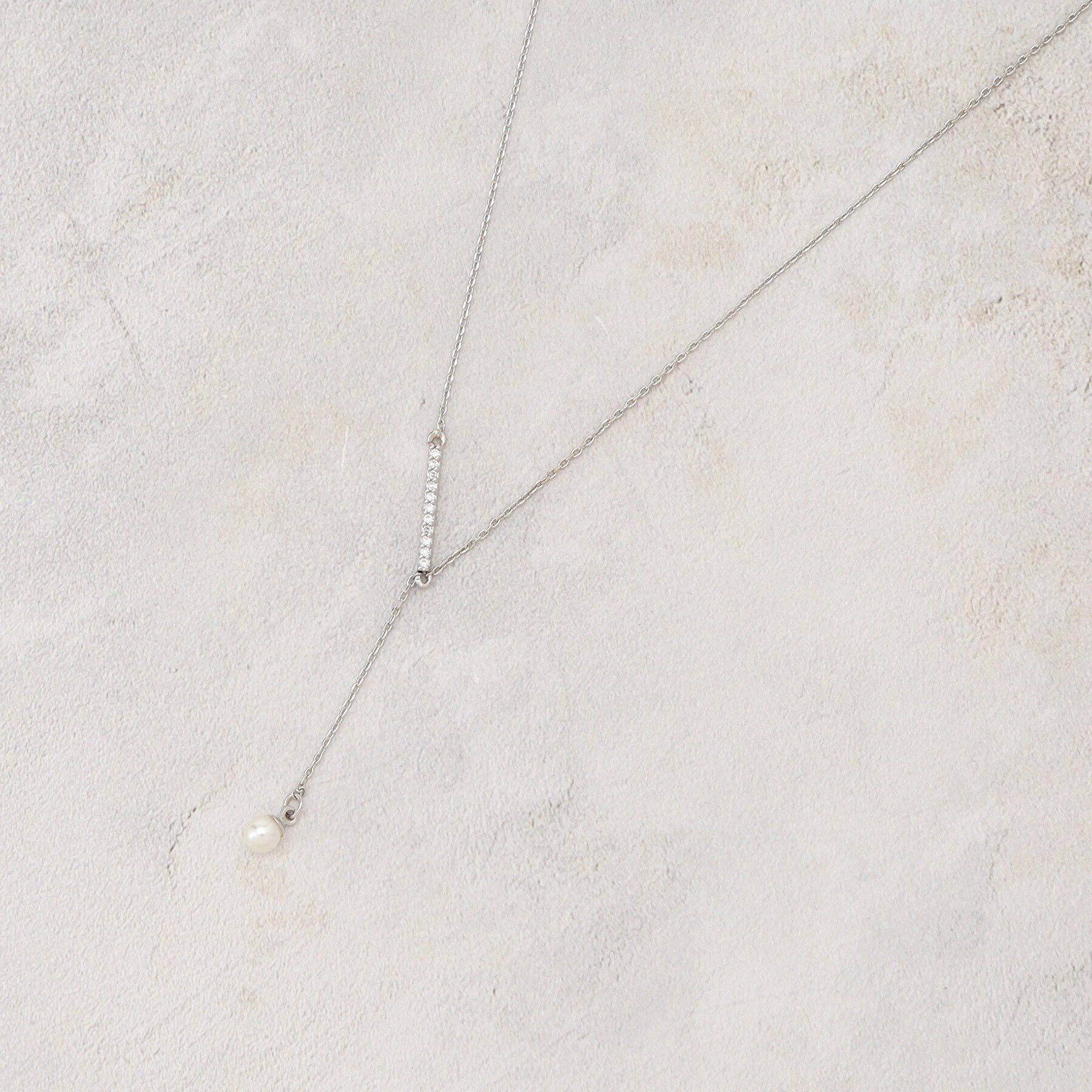 grove「パール調ビジューバーY字ショートネックレス」|ネックレス|