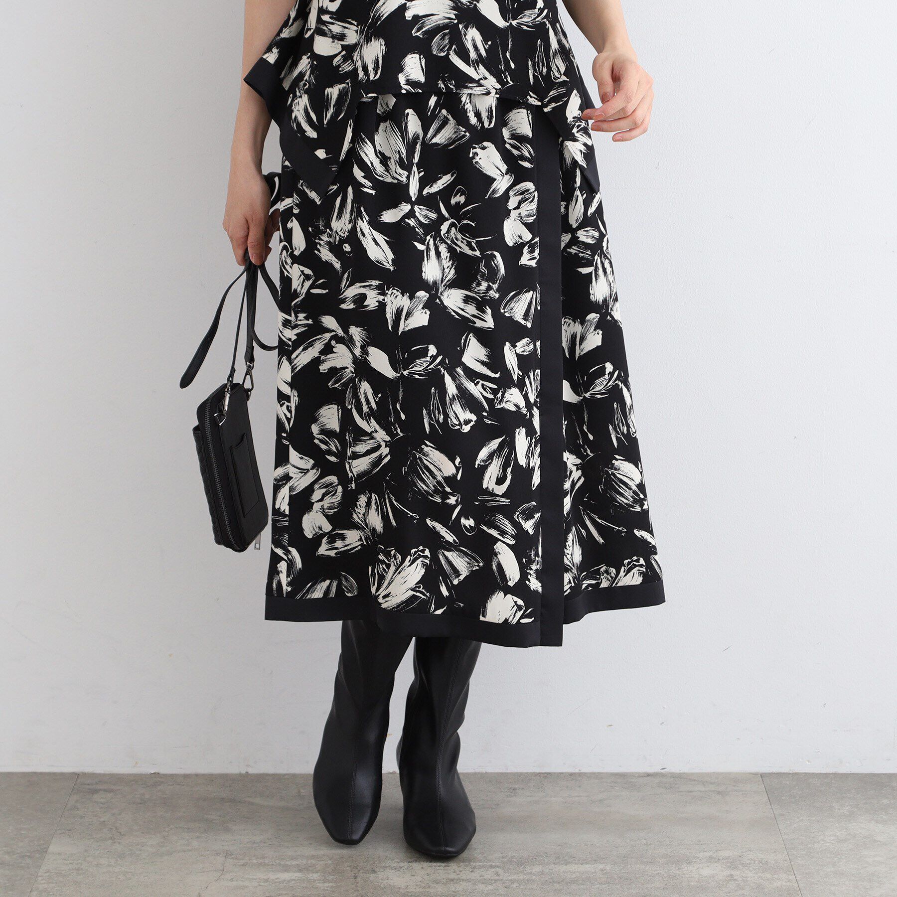 INDIVI「【洗える/日本製】ブラッシュドフラワー柄ラップ風スカート」|スカート|ホワイト(102)