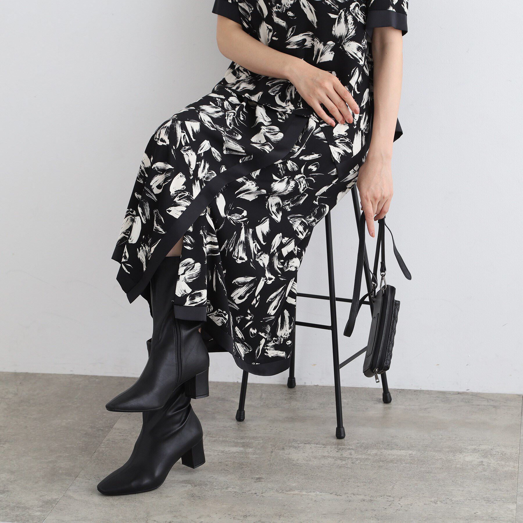 INDIVI「【洗える/日本製】ブラッシュドフラワー柄ラップ風スカート」|スカート|