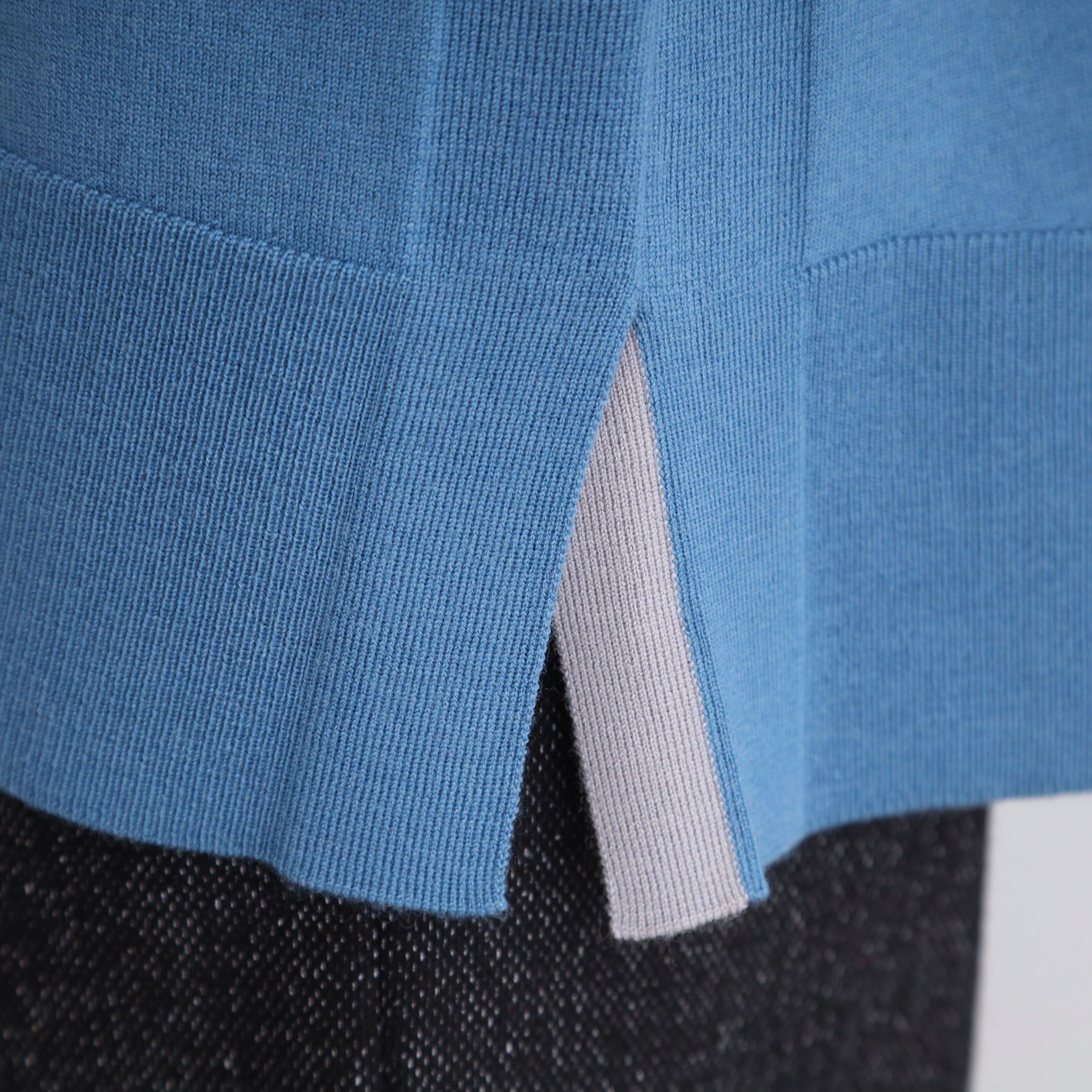 INDIVI「【洗える／チュニック丈／ボーダー柄】スリットデザインVネックニット」|ニット・セーター|