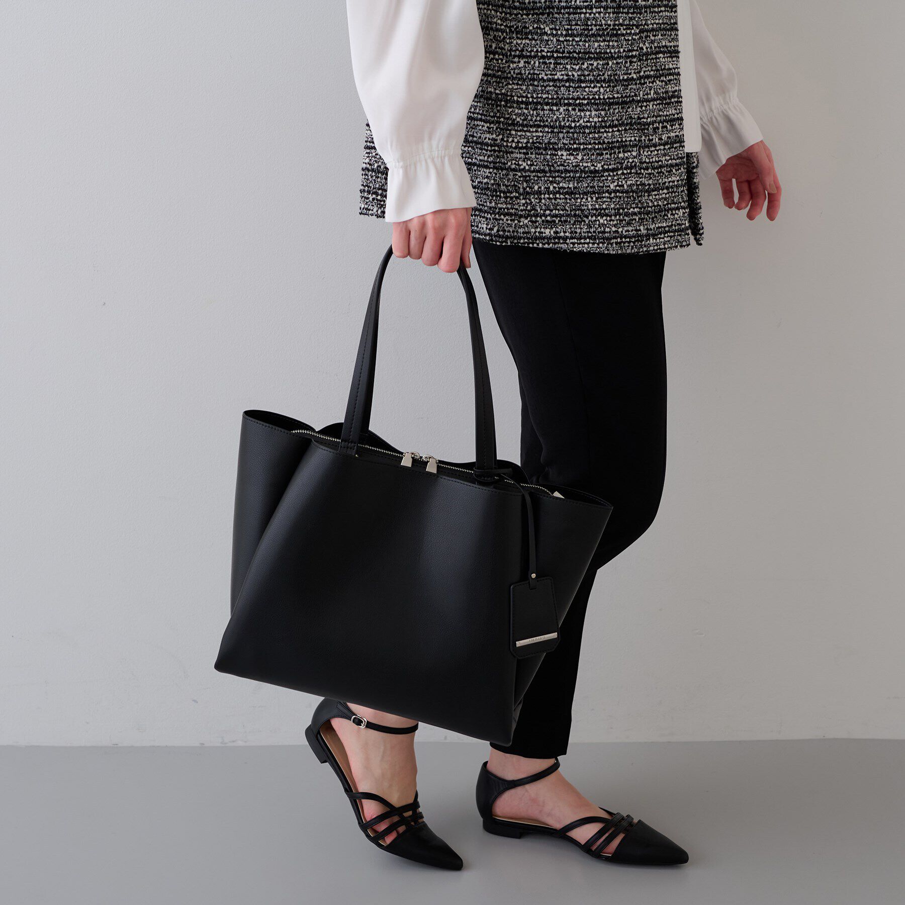 INDIVI「【合皮／A4収納可能】タックデザイン通勤バッグ」|トートバッグ|
