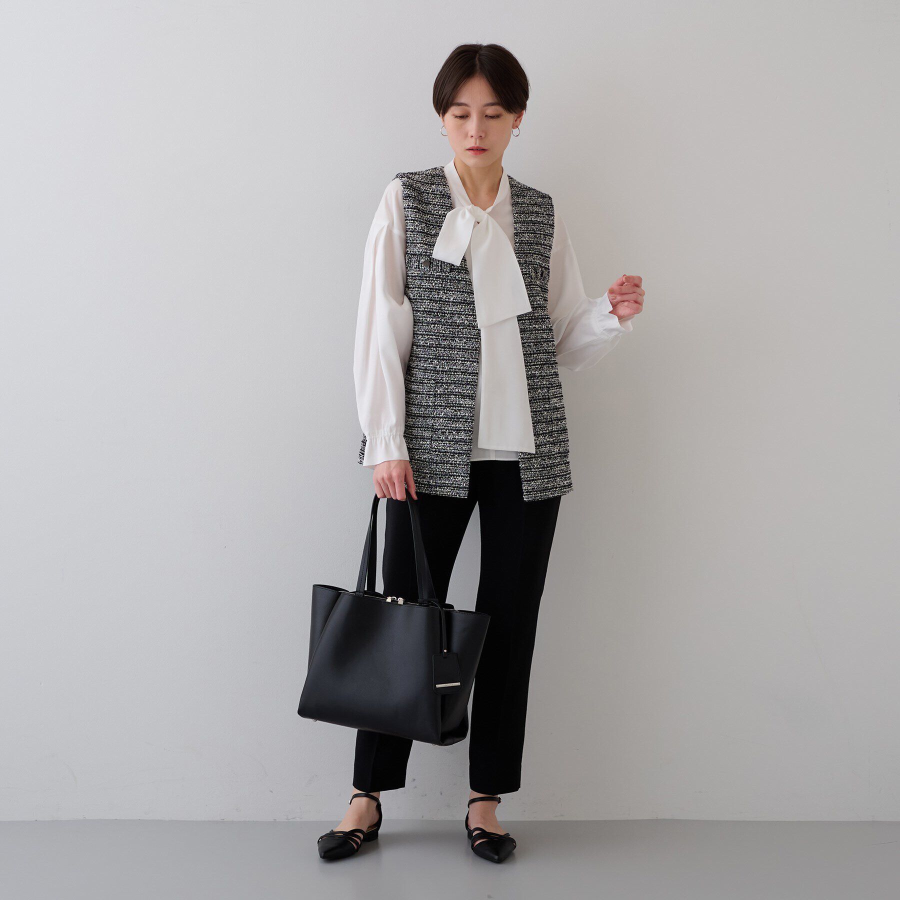 INDIVI「【合皮／A4収納可能】タックデザイン通勤バッグ」|トートバッグ|