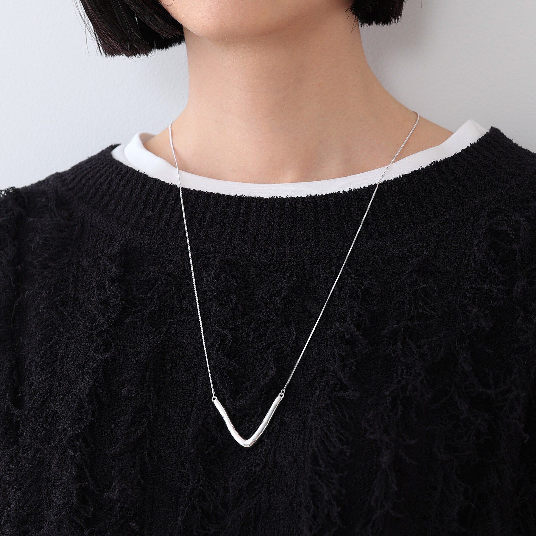 INDIVI「【フリードロップ】V型バー アクセントネックレス」|ネックレス|