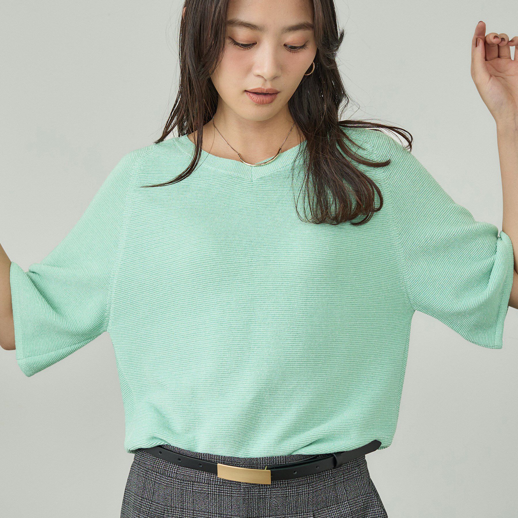 INDIVI「新色登場！【上品ラメ素材】フレアスリーブニット」|ニット・セーター|