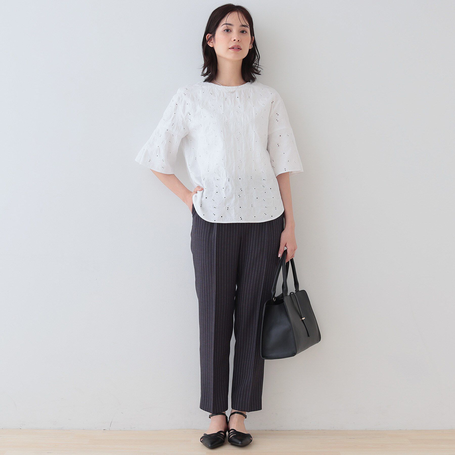 INDIVI「【洗える】フラワーカット刺繍フレアスリーブブラウス」|シャツ・ブラウス|