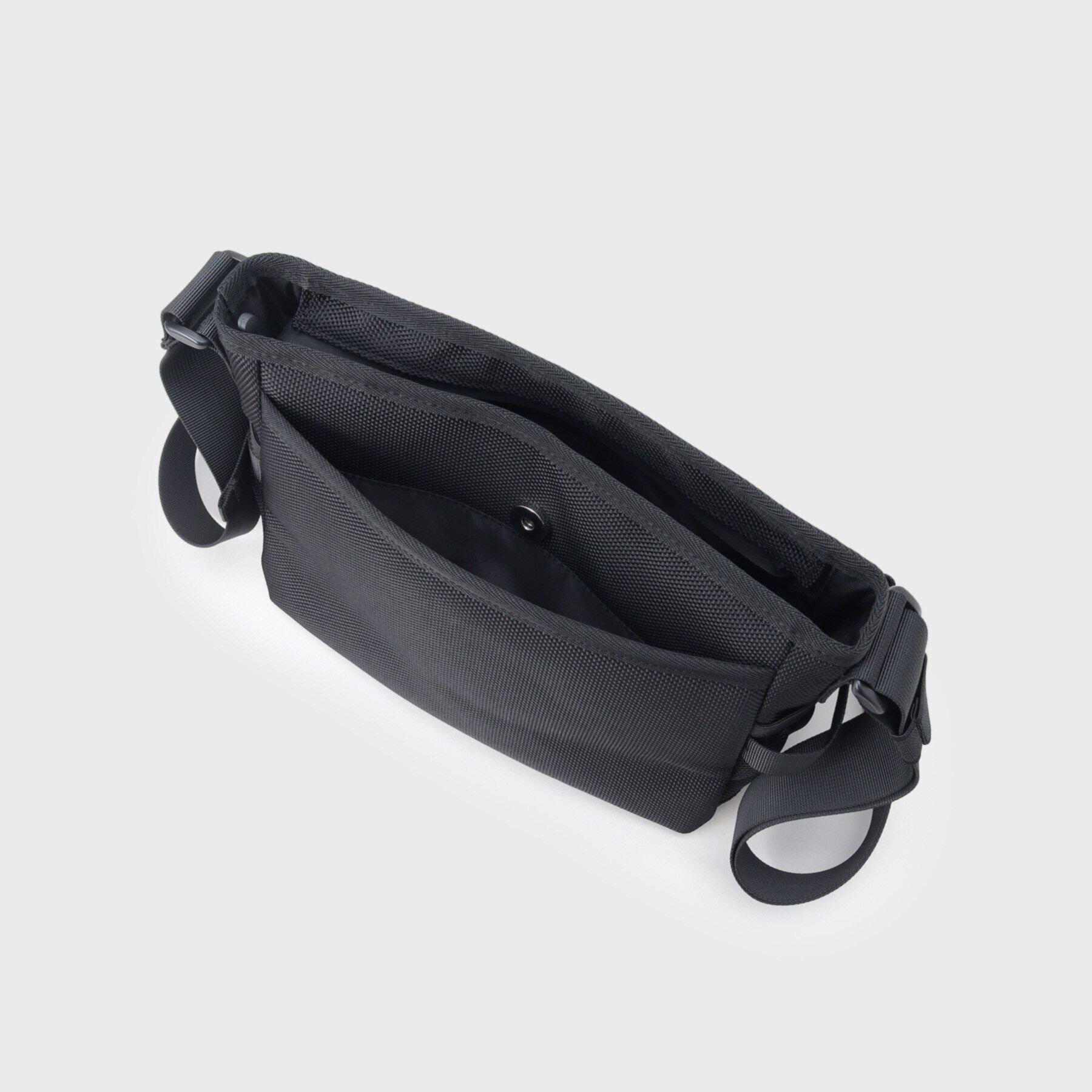 TAKEO KIKUCHI「ラージキャパシティ― デイリーショルダーバッグ」|ショルダー・メッセンジャー|