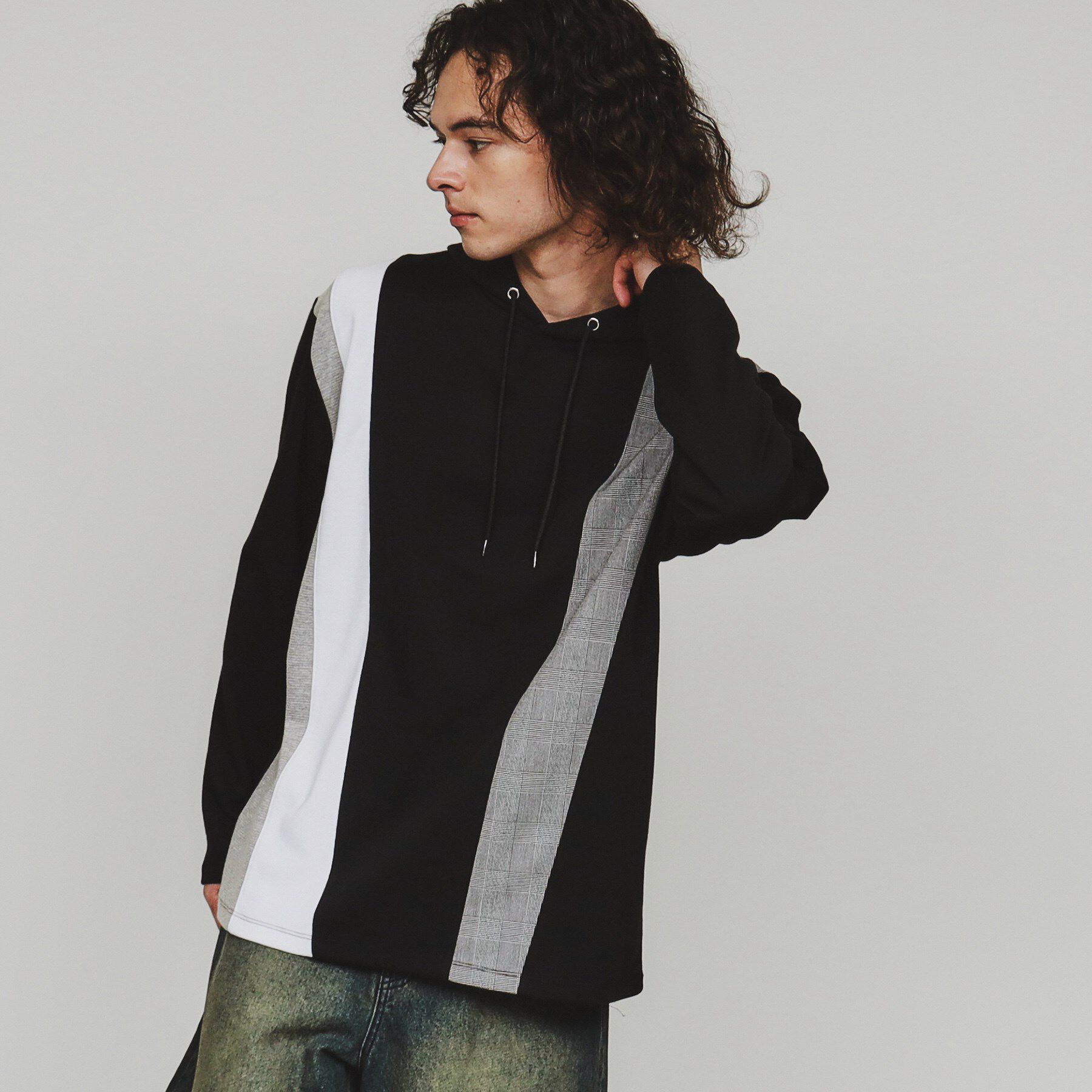 tk.TAKEO KIKUCHI「ストライプ切替ポンチパーカ」|パーカー|ブラック(019)