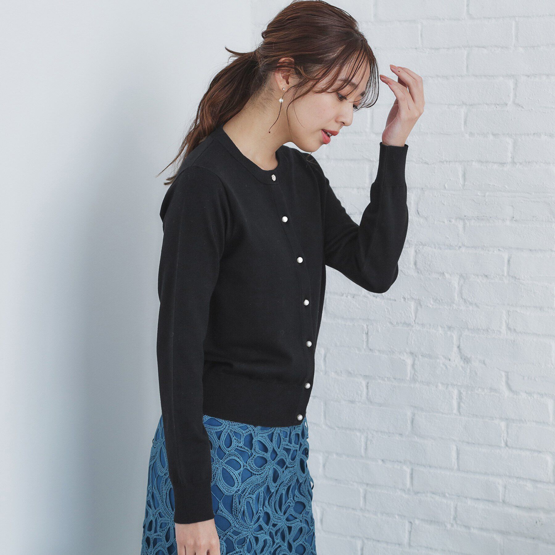 index「≪エマール検証済≫7colorビジュー釦クルーネックカーディガン【洗濯機洗い可】」|カーディガン|