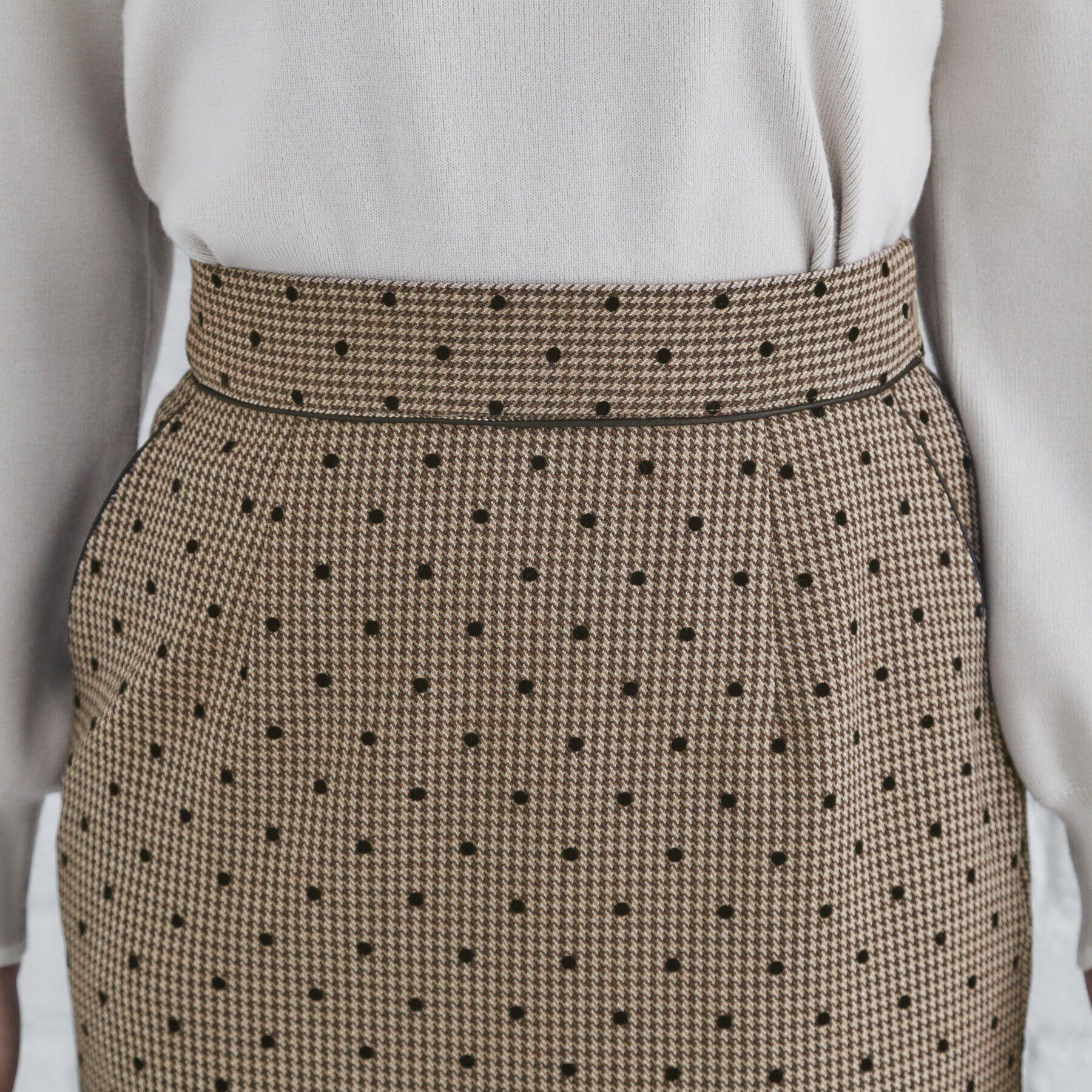 index「千鳥フロッキードットタイトスカート【洗濯機洗い可】」|スカート|