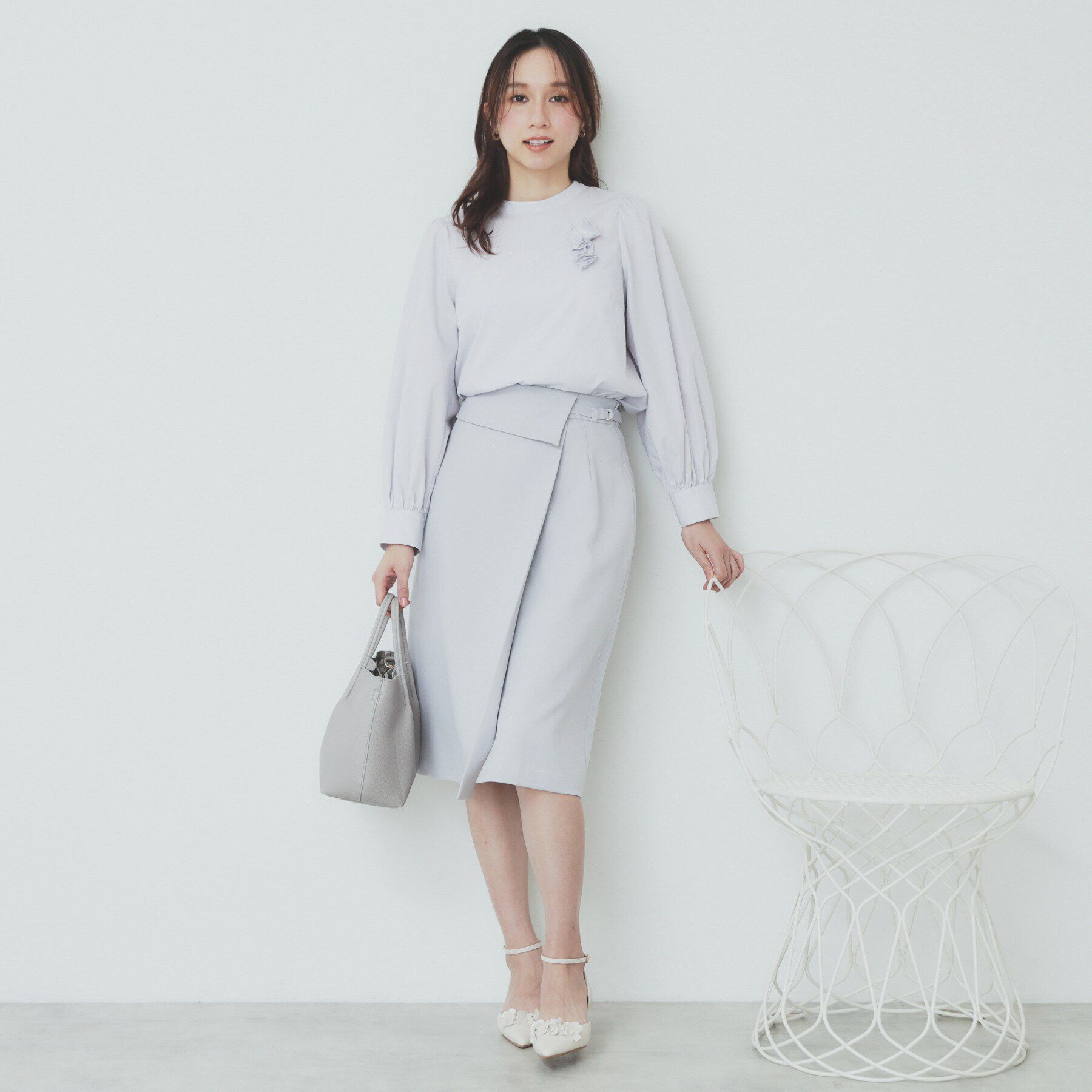 index「コサージュ付きタックパフブラウス【洗濯機洗い可/イージーアイロン】」|シャツ・ブラウス|