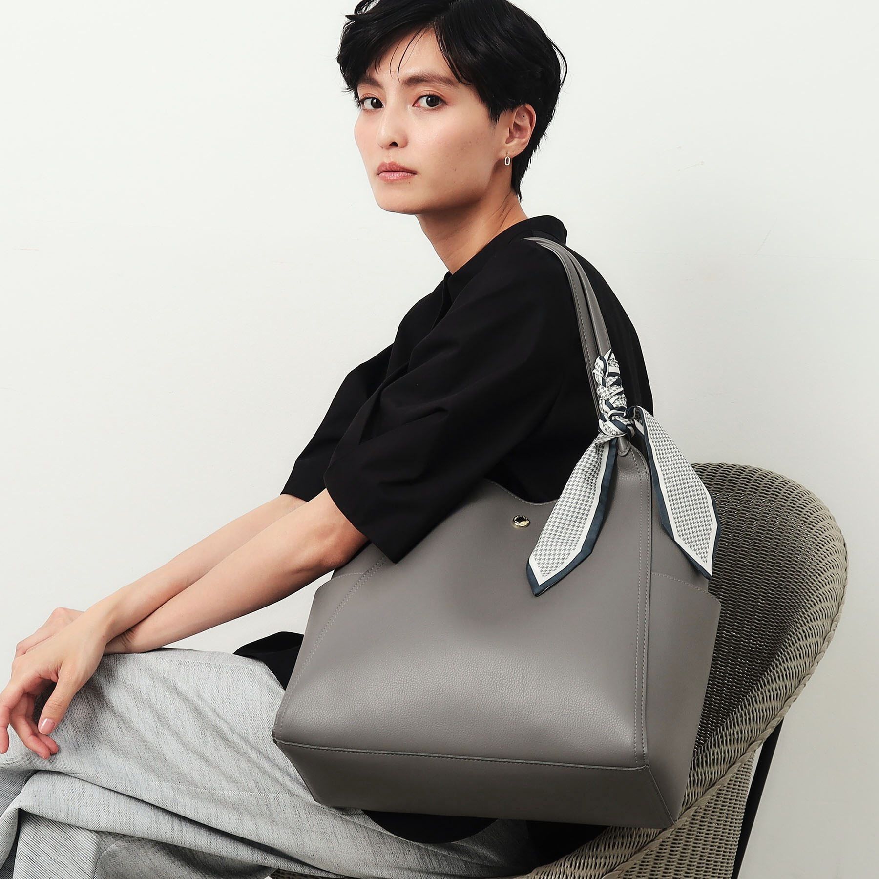 OPAQUE.CLIP「【A4サイズ対応】千鳥柄スカーフ付きトートバッグ」|トートバッグ|