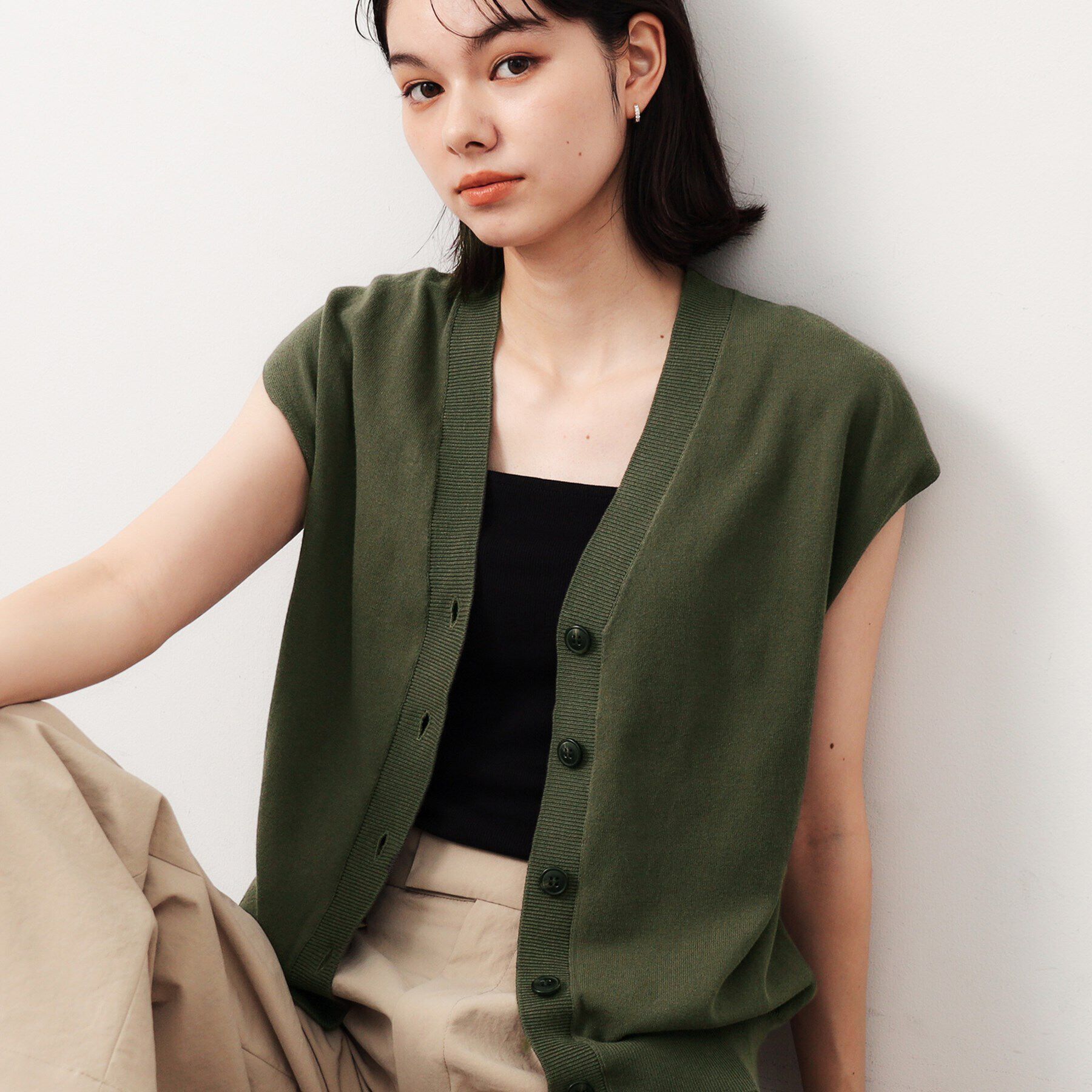 OPAQUE.CLIP「Vネックニットベスト/セットアップ対応【洗濯機洗い可】」|ベスト・ジレ|カーキ(029)