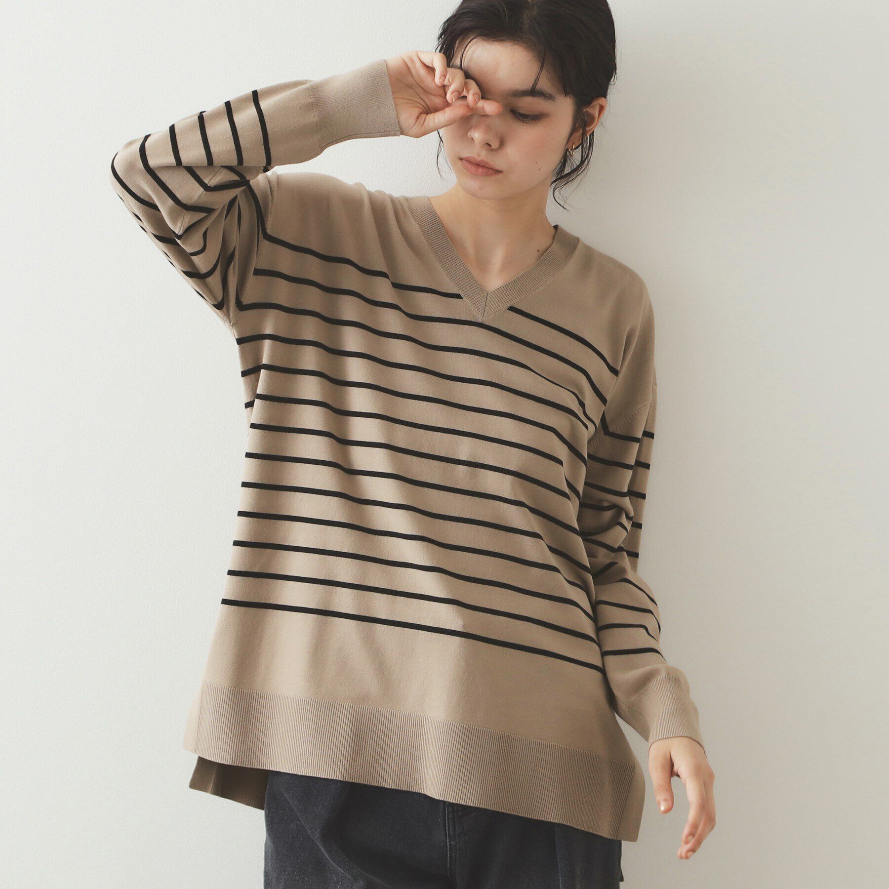 OPAQUE.CLIP「《S-LLsize》Vネックリラクシーニット【洗濯機洗い可/UVケア】」|ニット・セーター|ベージュ(352)