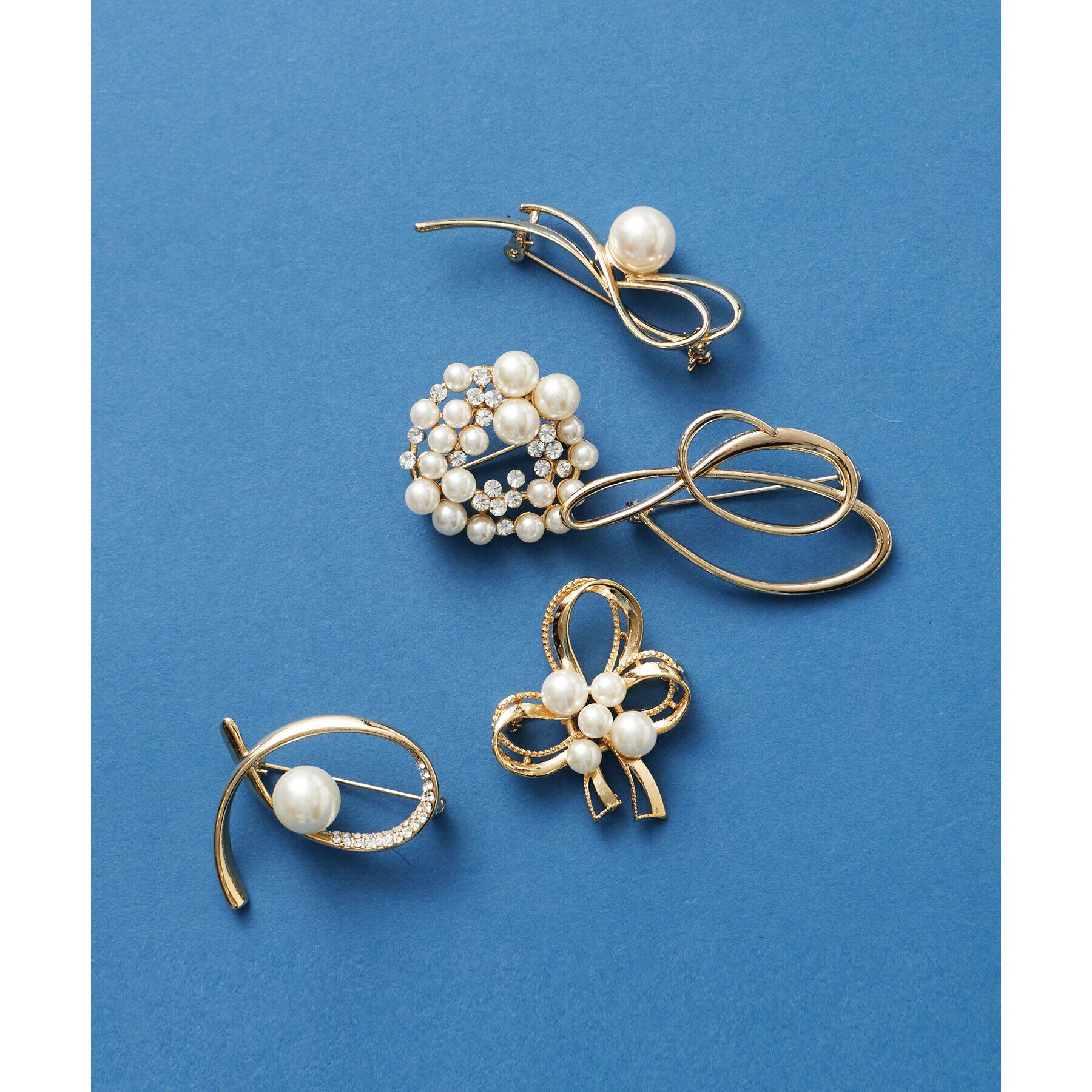 OPAQUE.CLIP「フェイクパール&times;ビジューラインブローチ」|ブローチ・コサージュ|