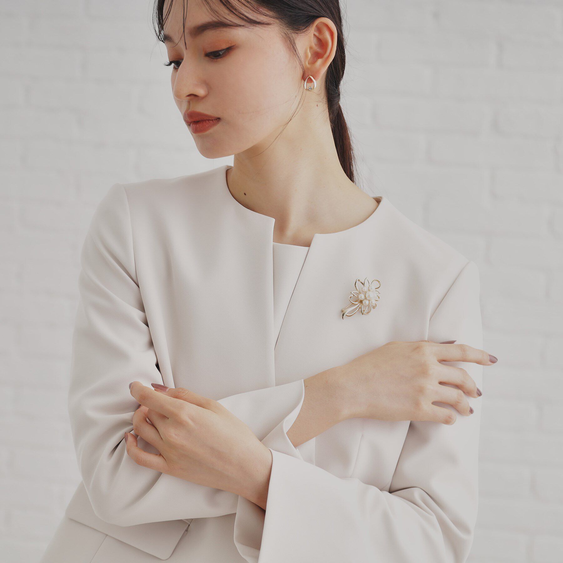 OPAQUE.CLIP「メタルフラワー&times;フェイクパールブローチ」|ブローチ・コサージュ|